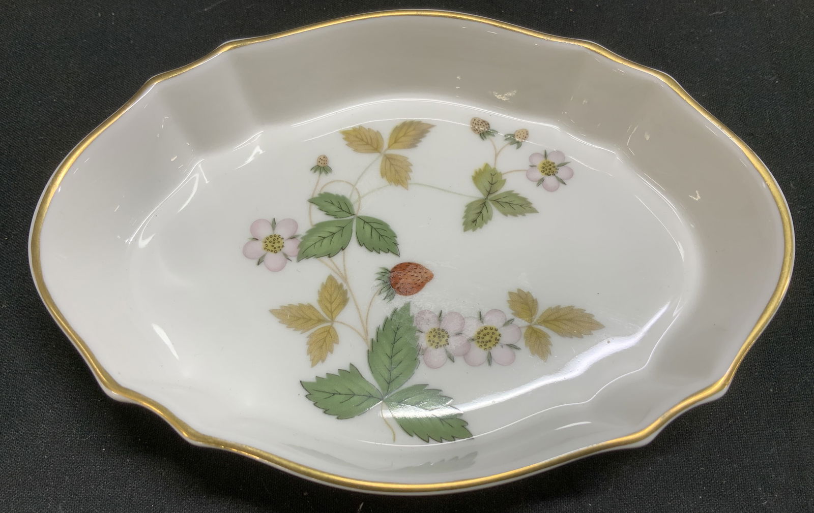 Wedgwood Wild Strawberry Trinket Dish ENGLAND (1 of 6)