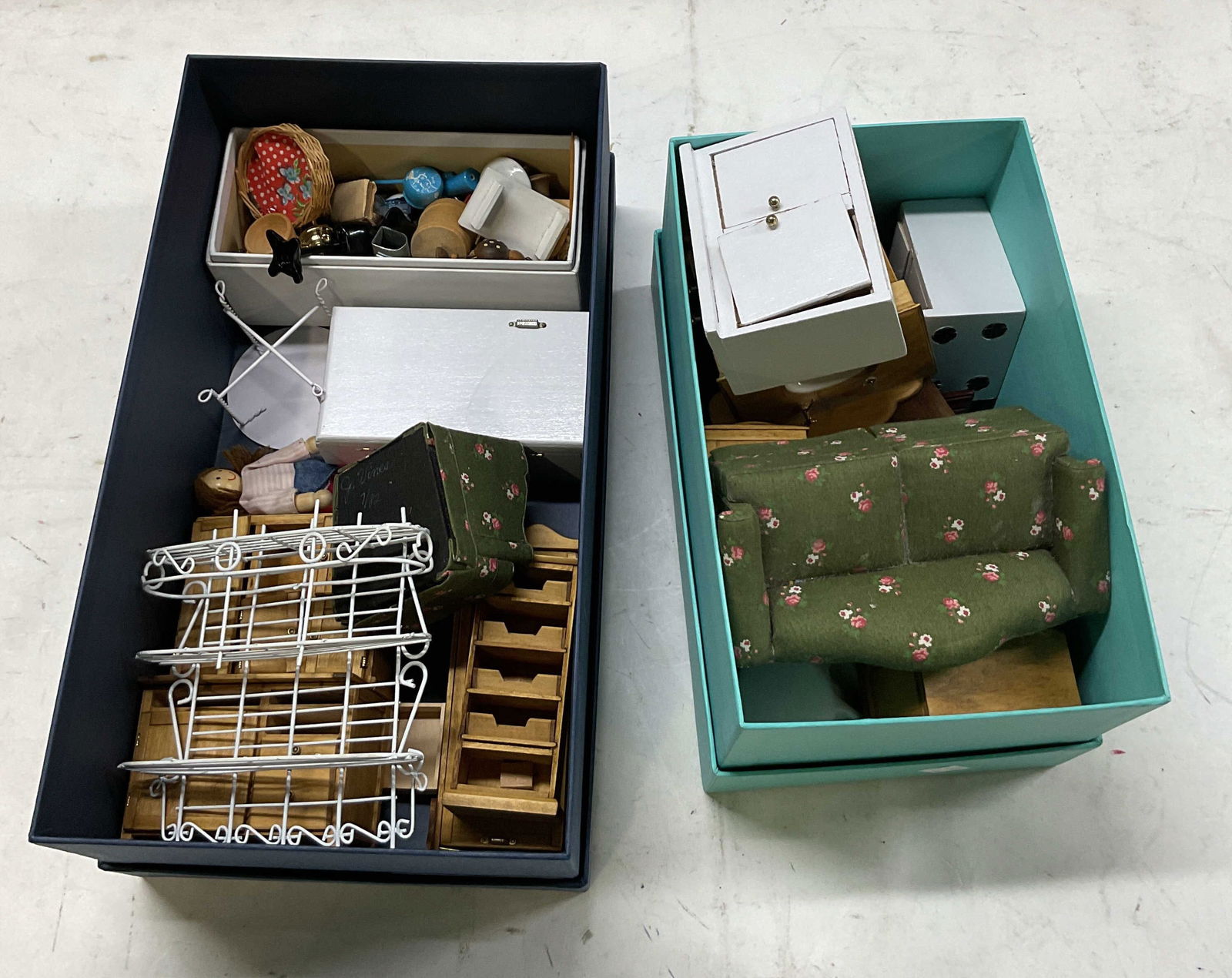 Grp Lot 50+ Vintage Dollhouse Furniture & Toys (1 of 7)