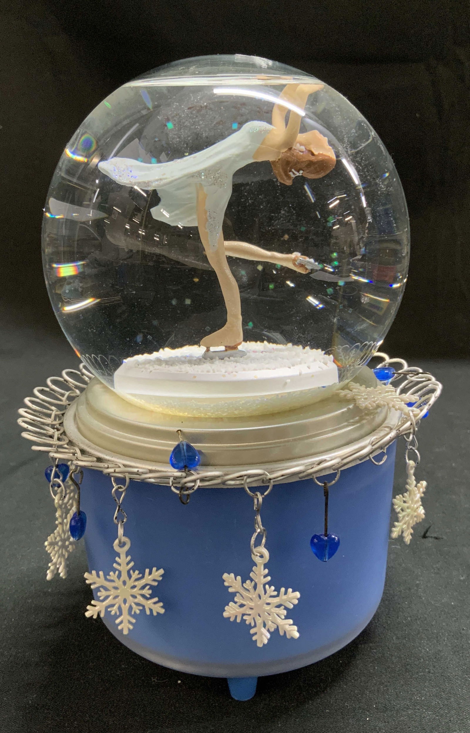 2002 Hallmark Peggy Fleming Musical Snow Globe: 2002 hallmark musical snow globe commemorating 1968 Olympic gold medalist, Peggy Fleming. Snow globe features hanging snowflake & heart charms. Signed & marked on underside. Reads, HALLMARK SALT