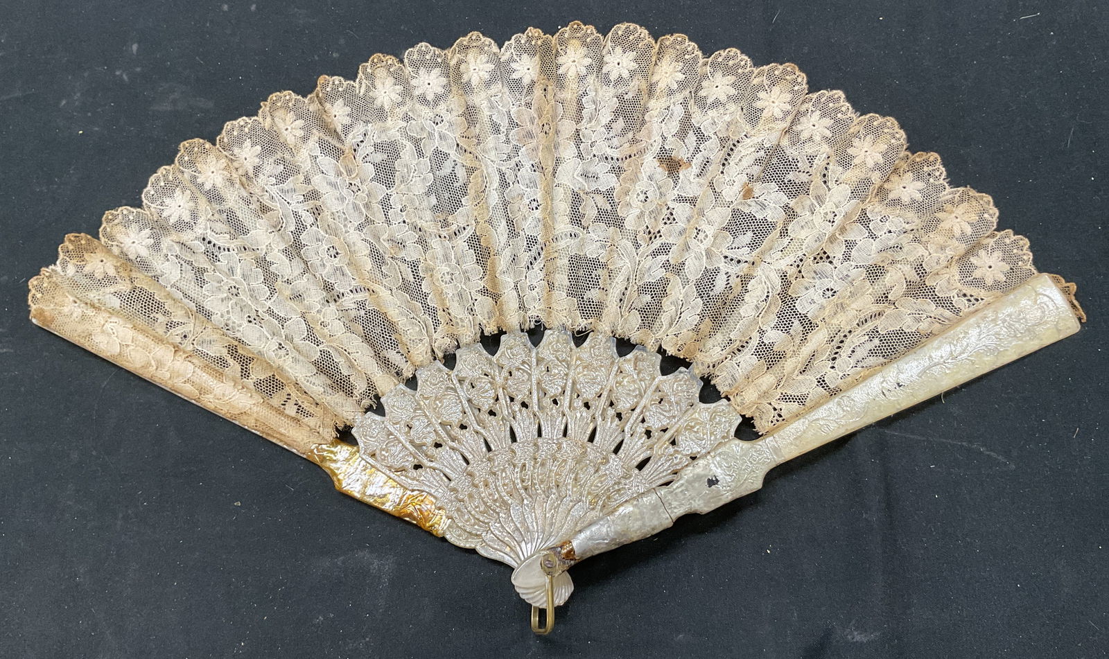 Vintage Lace Folding Hand Fan (1 of 7)