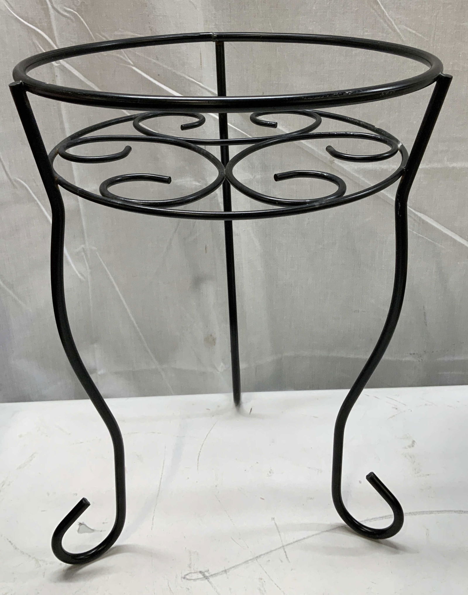Black Metal Scroll Plant Stand 15.2in (1 of 6)