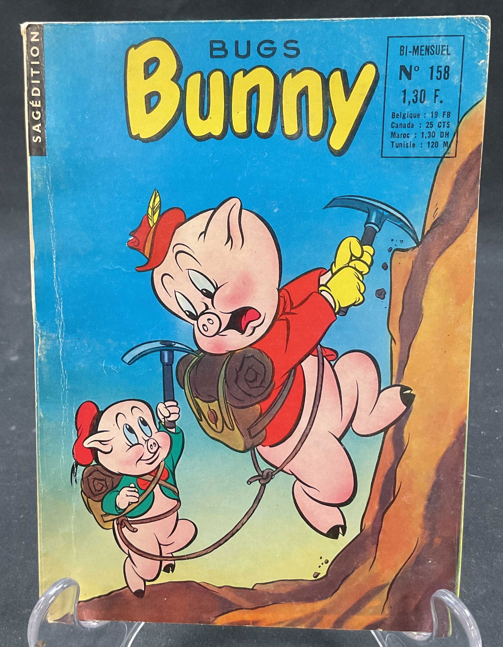 Bugs Bunny French Comic Book 1968+: Bugs Bunny French comic book. Branded with Sagedition featuring issue 158. Warner Bros Pictures Inc., 1968. Soft cover with illustrated cover. Contains text and illustrations. Reads in French.