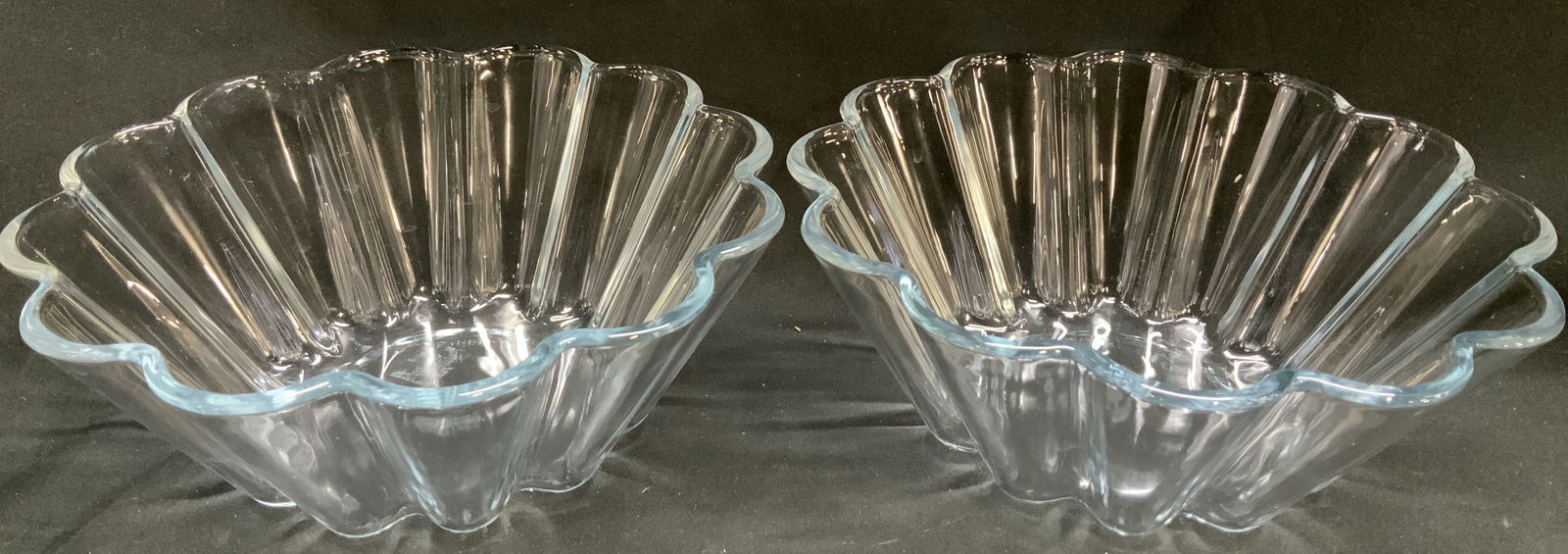 Lot 2 Vtg Pyrex Glass Fluted Bowls FRANCE (1 of 6)