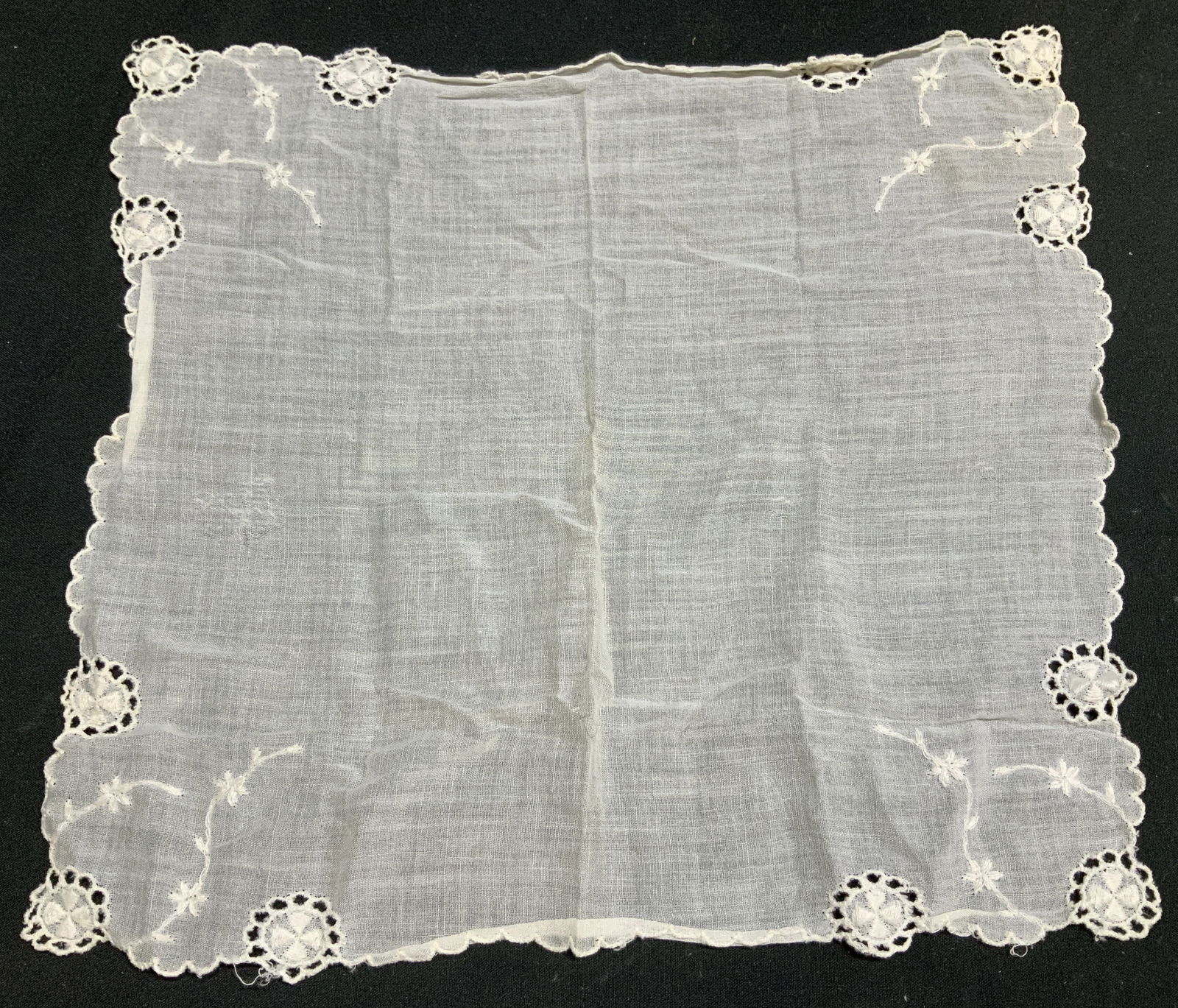 Vtg B. Altman & Co. Embroidered Handkerchief: Lot includes, vintage white cotton handkerchief featuring intricate embroidered floral details & lace detailing. Comes with B. Altman & Co. cardboard. Property of opera singers estate from the renowne