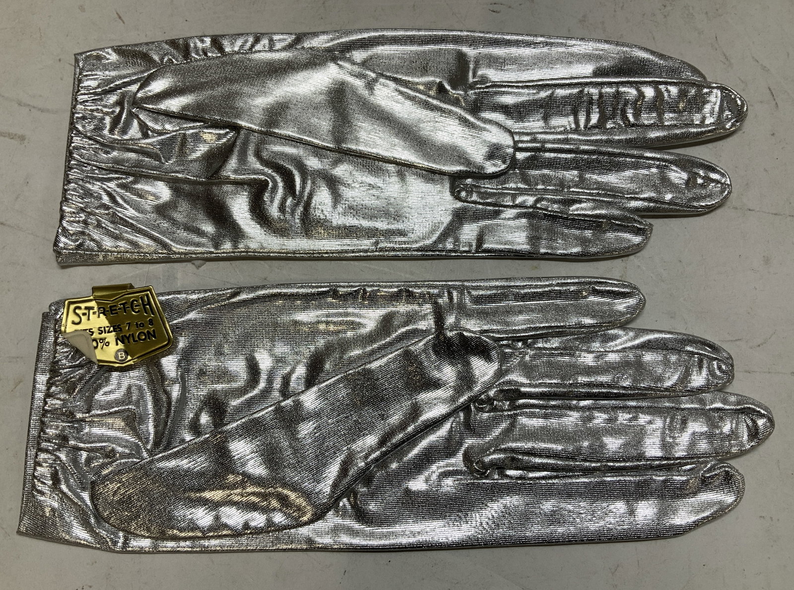 Vntg Metallic Silver Nylon Gloves (1 of 6)