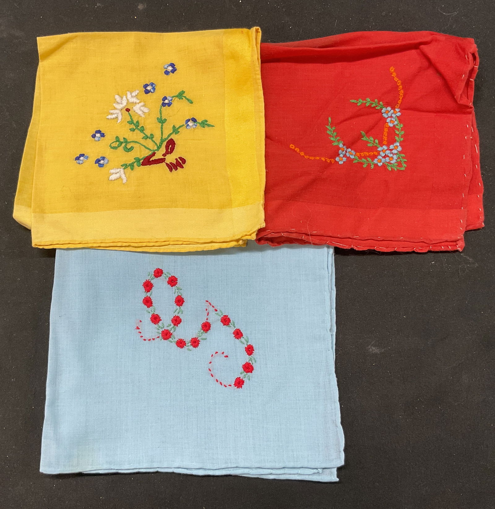 Lot 3 Vintage Embroidered Linen Table Napkins (1 of 10)