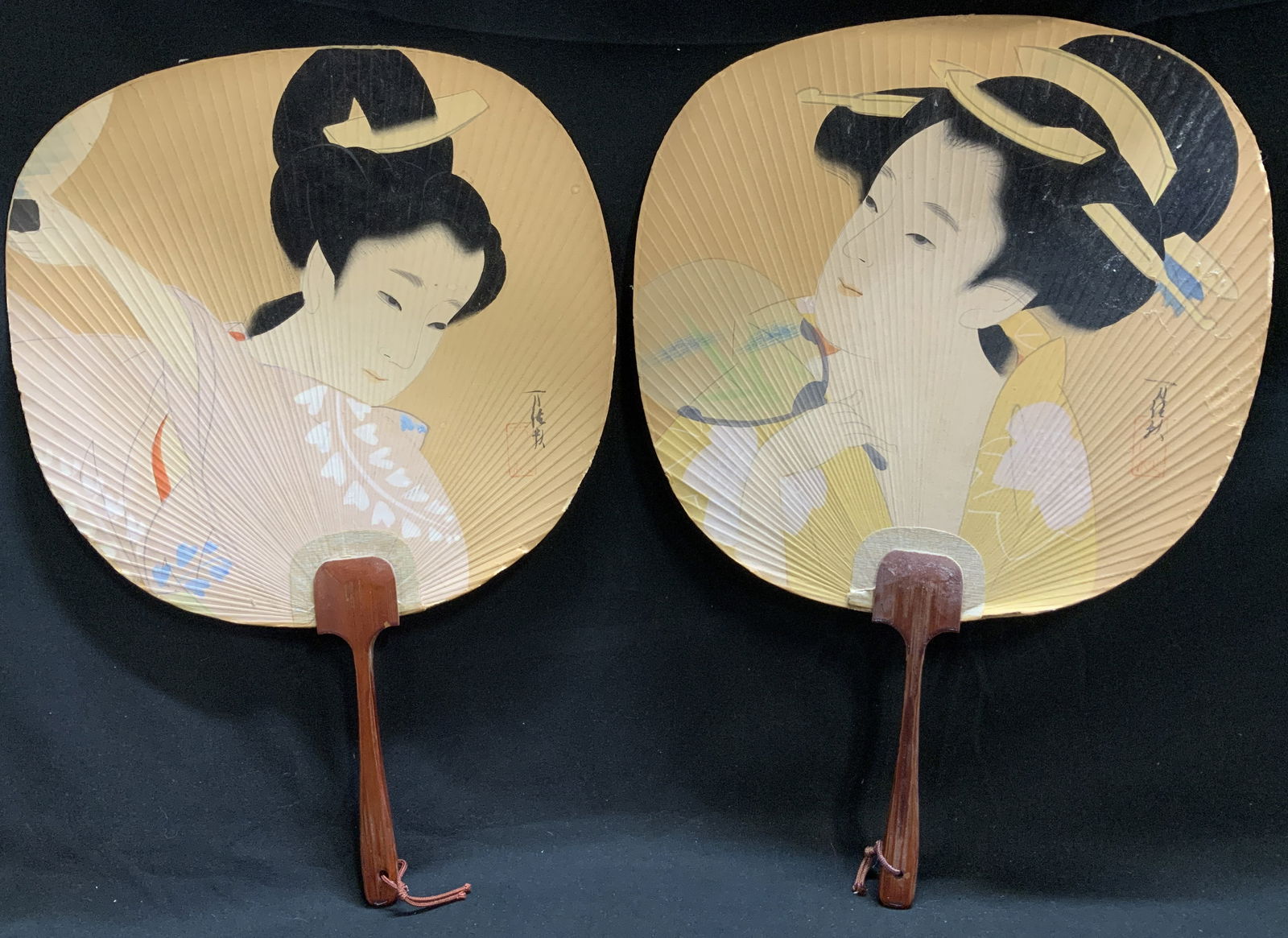 Lot 2 Japanese Uchiwas W Hand Painted Geisha (1 of 6)