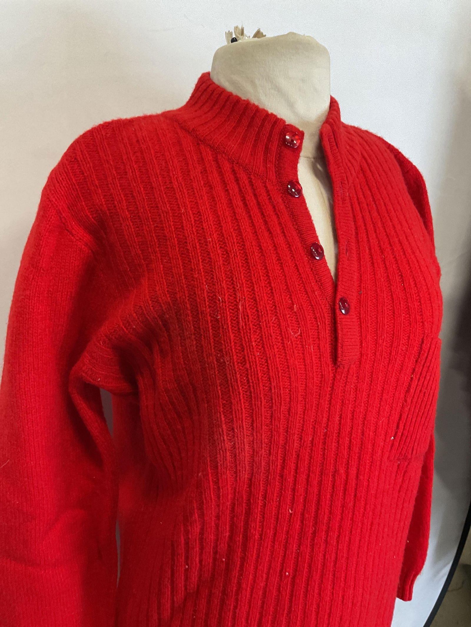 Neyret Paris Red Wool Buttoned Sweater - 6