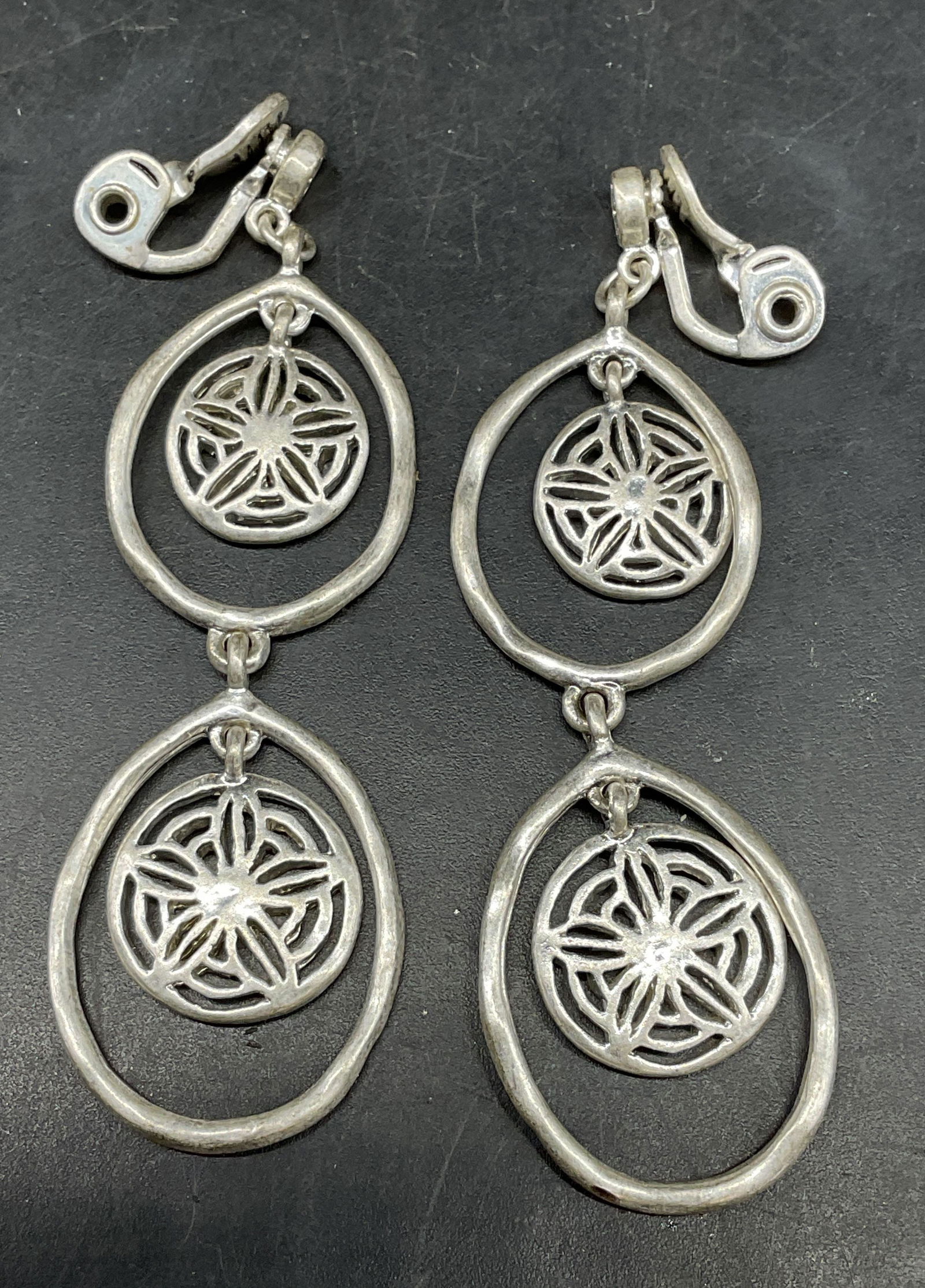 Vintage Silver Tone Flower Earrings (1 of 6)