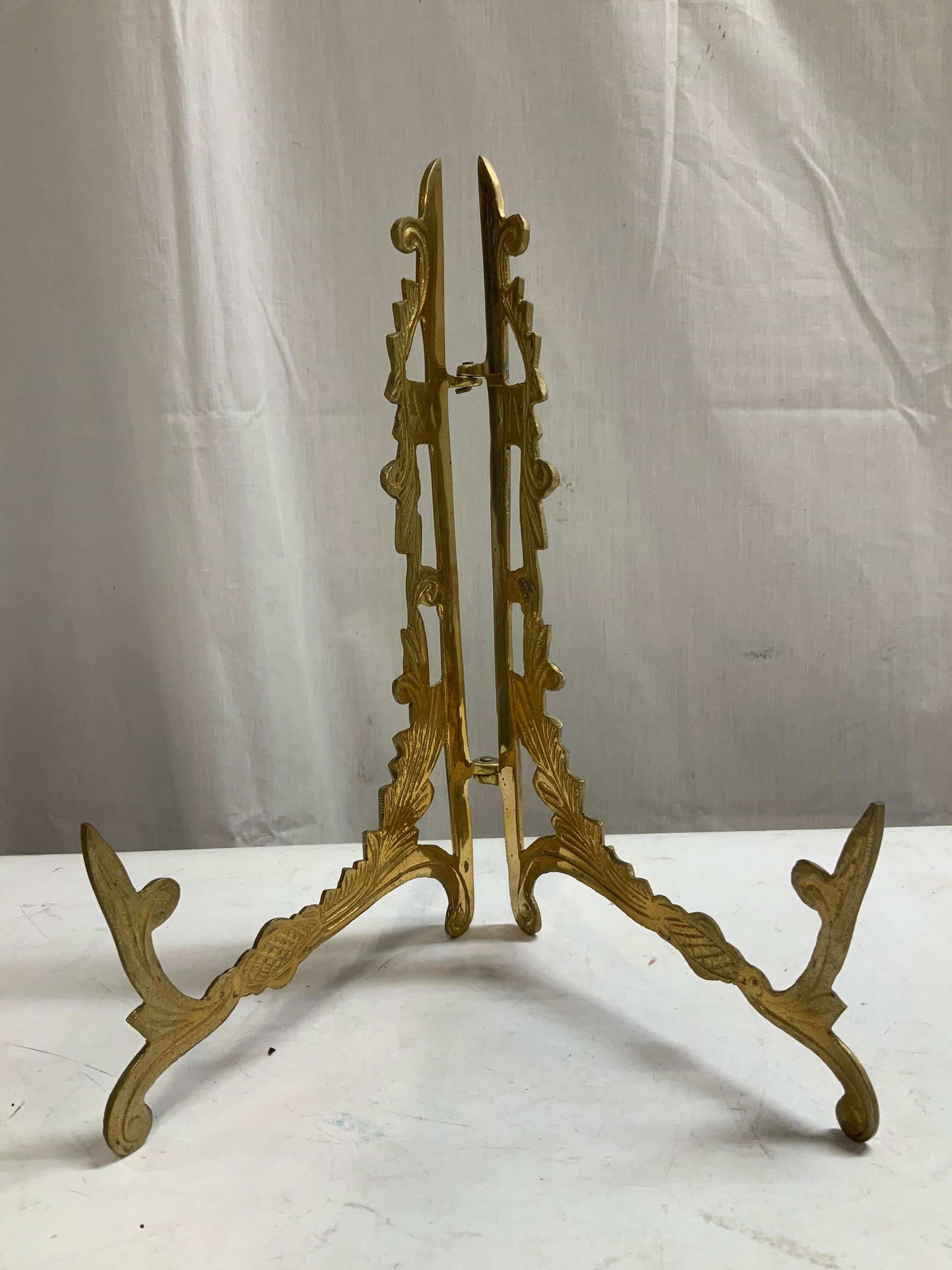 Lot 6 Assorted Tableware Accessories, Stands - 2