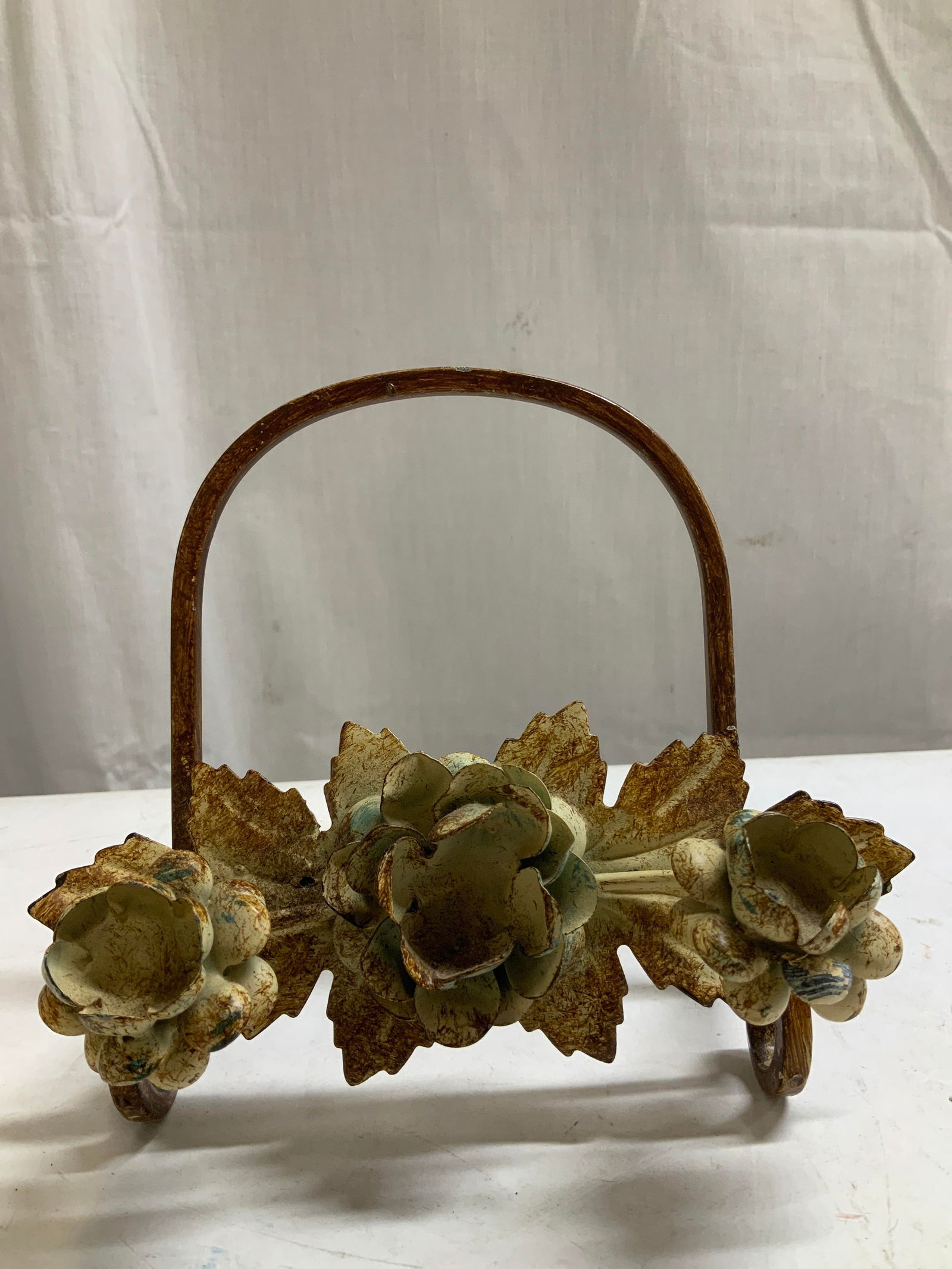 Lot 6 Assorted Tableware Accessories, Stands - 4