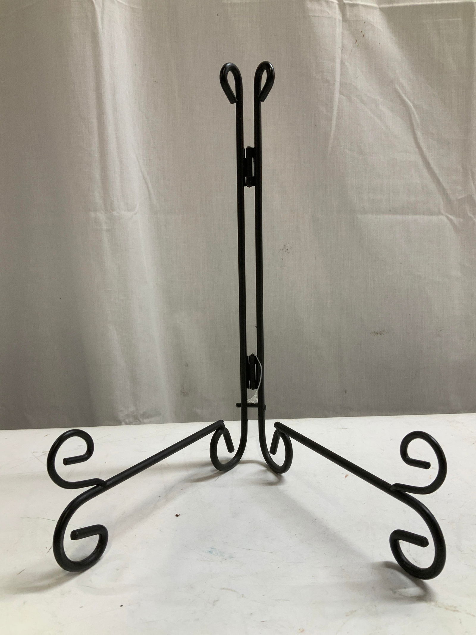 Lot 6 Assorted Tableware Accessories, Stands - 6