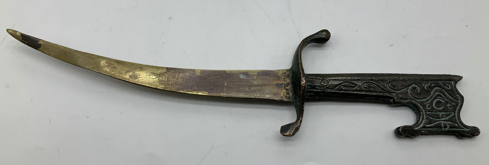 Vntg Brass Ornate Letter Opener: Vintage dagger features a curved blade & ornate handle with scrolling motifs. Brass/metal material. Property of opera singers estate from the renowned & opulent Manhattan landmark. The Ansonia.