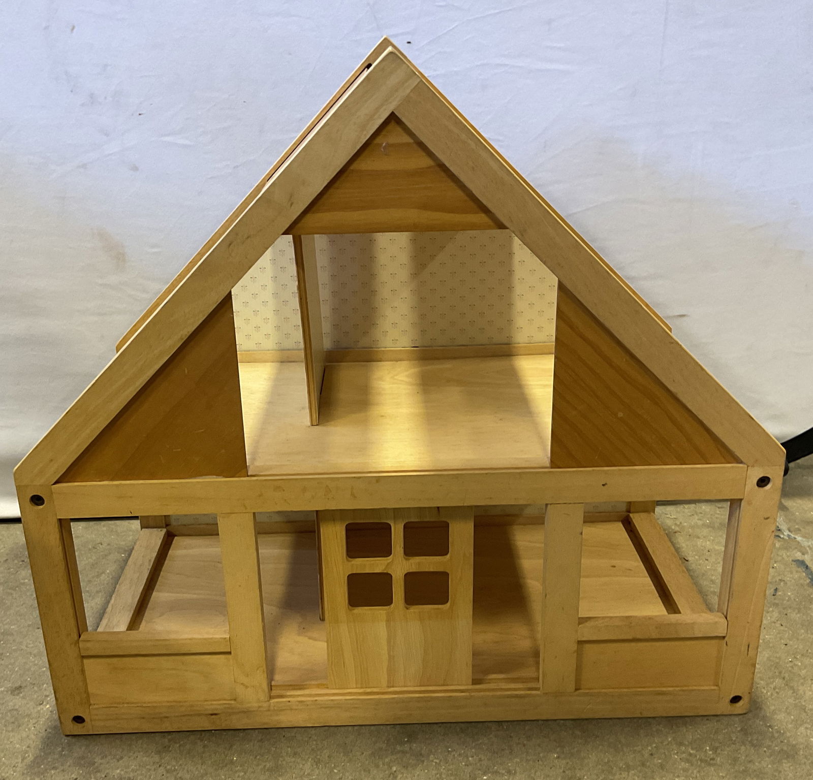 Vintage Plan Toys Wood Dollhouse: Vintage plan Toys wooden dollhouse. Measures approx. 24,5 x 14 z 22.5 inches. Wear including scratching and marks. Plan toys dollhouse, dollhouse, vintage dollhouse, wood dollhouse, toys, childrens to