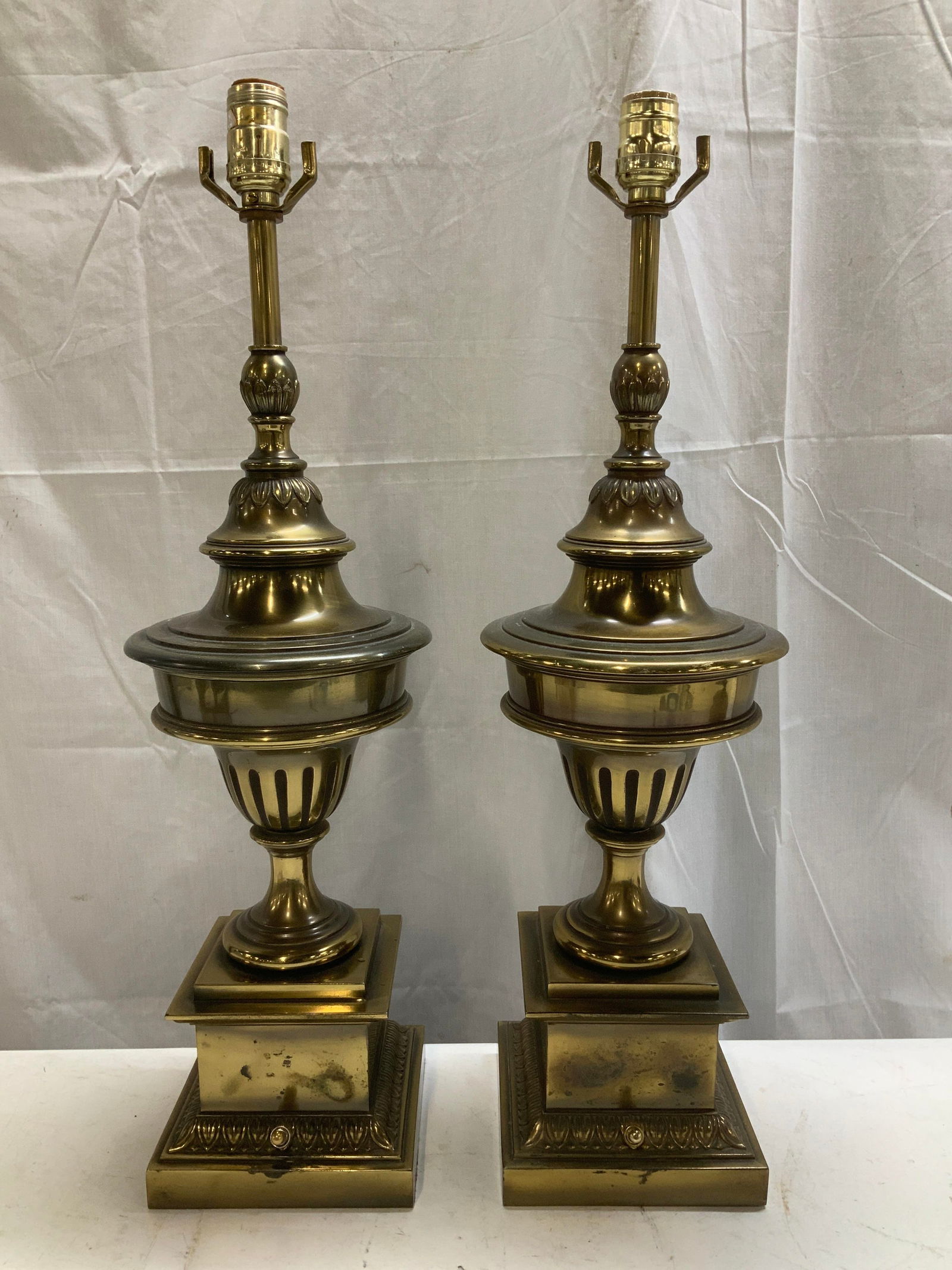 Pair Vtg Hollywood Regency Style Brass Table Lamps (1 of 8)