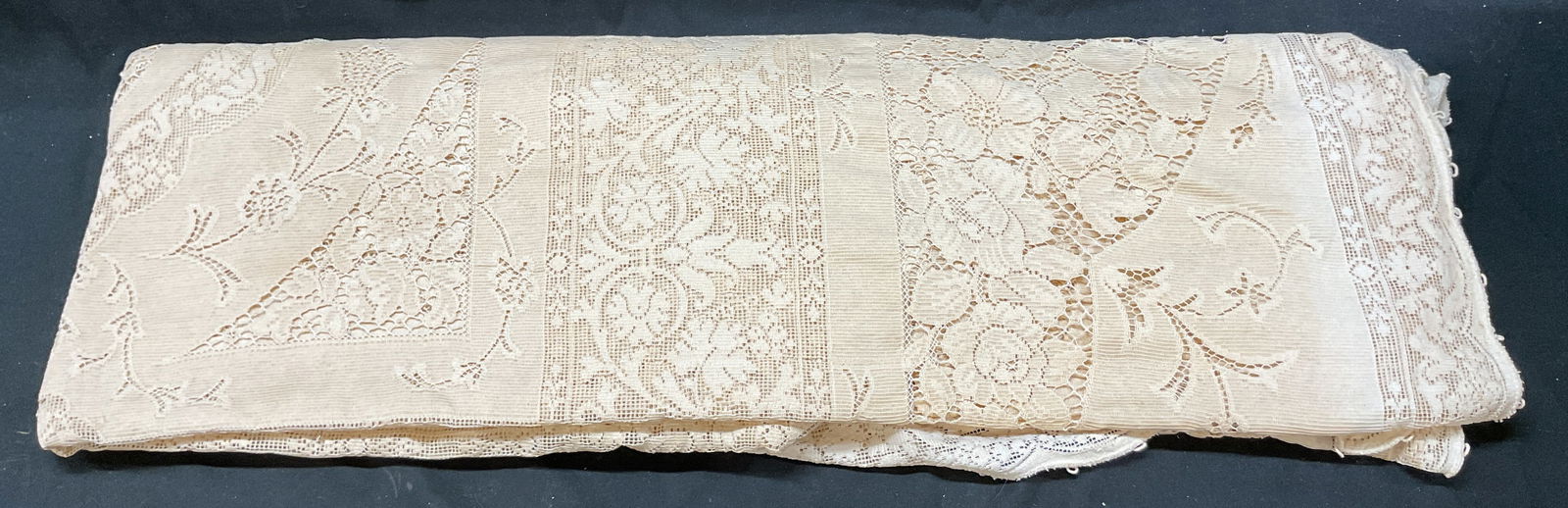 Vintage Beige Lace Tablecloth (1 of 6)