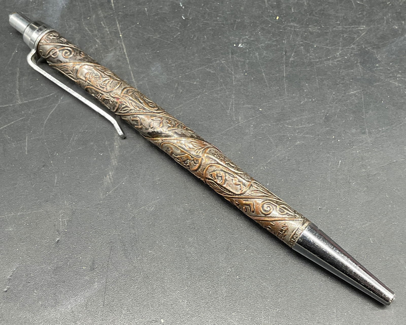 Vtg GLOBUS 12 Tribes Israel Silver Plated Pen: Vintage signed GLOBUS silver plated ballpoint pen with twelve tribes of Israel motif. Measures approx. 5.25 inches long. Made in Israel. Not tested. As is, loss to plating, outer case has separation.