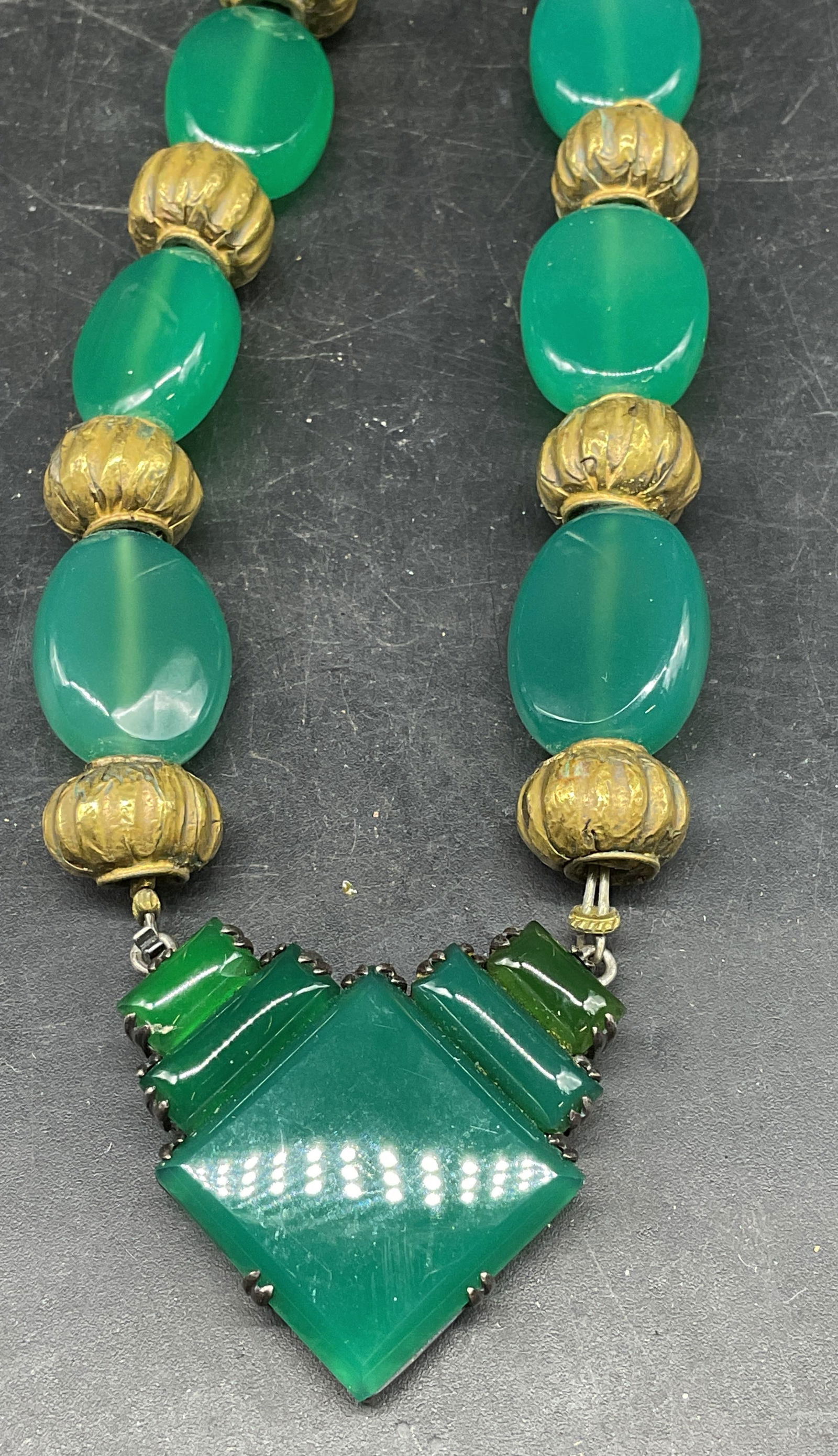 Vtg Gold Tone Green Semiprecious Necklace (1 of 6)