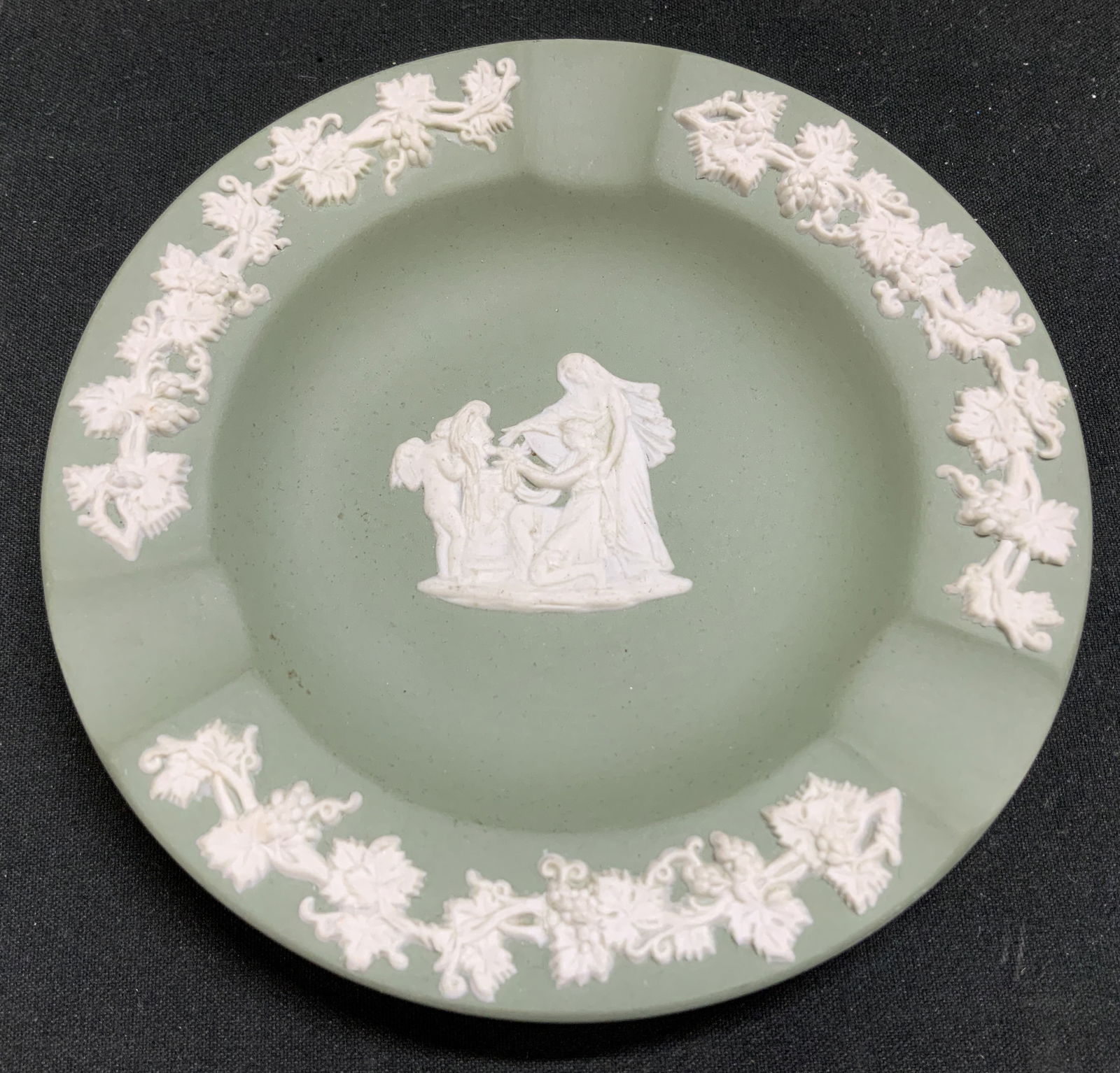Wedgwood Green Jasperware Ashtray ENGLAND (1 of 6)