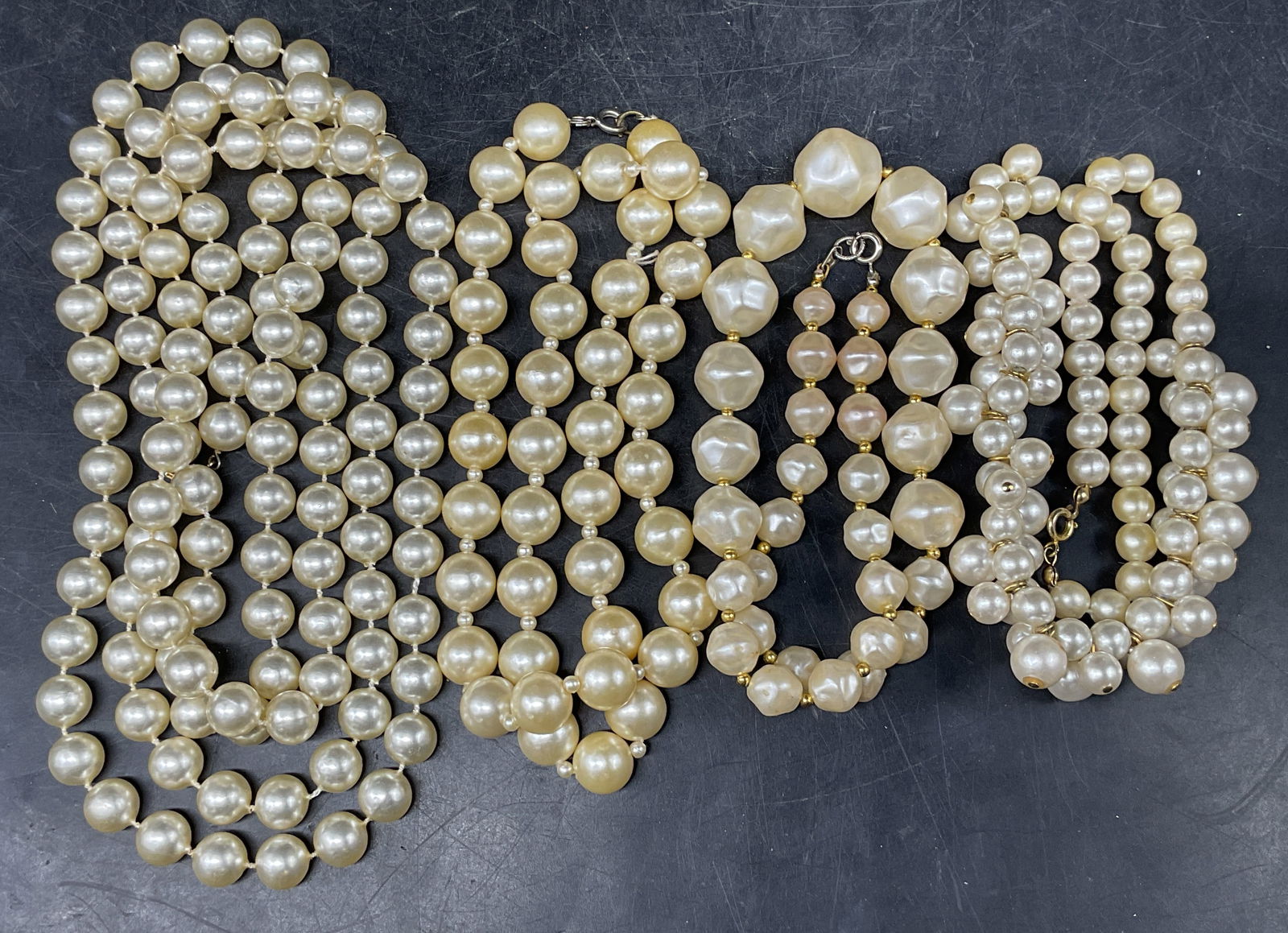 Lot 4 Vintage Faux Pearl Necklaces (1 of 6)
