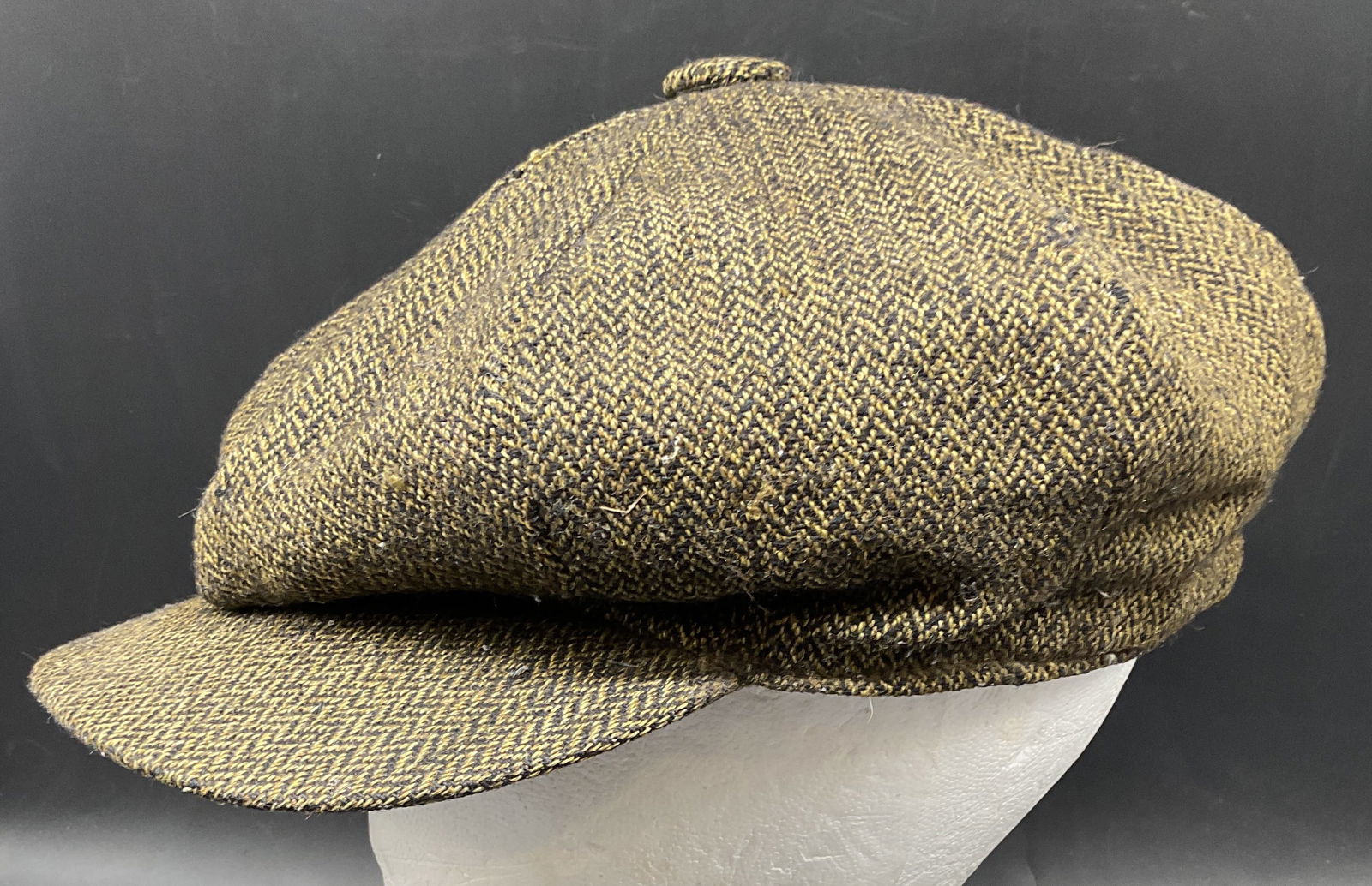 Vtg Gerry Moran Ireland Donegal Tweed Hat: Vintage Hatman of Ireland by Gerry Moran tan and black Donegal tweed wool hat. Size large 7 3/8. Wear including holes and discoloration. Gerry Moran hat, designer hat, tweed hat, wool hat, accessories