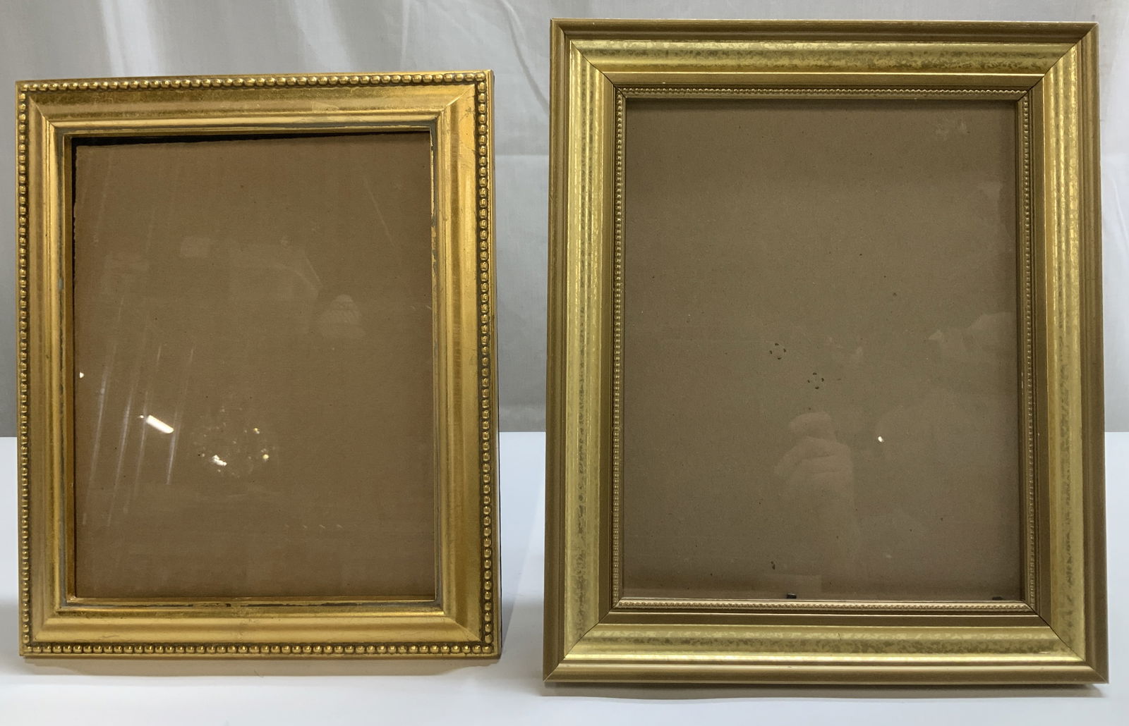 Lot 2 Vtg Giltwood Picture Frames: Lot includes, vintage Giltwood picture frames featuring a decorative bead pattern. Surface wear consistent to age, use & exposure. No visible signature or markings. Measurements: height 11.7in x