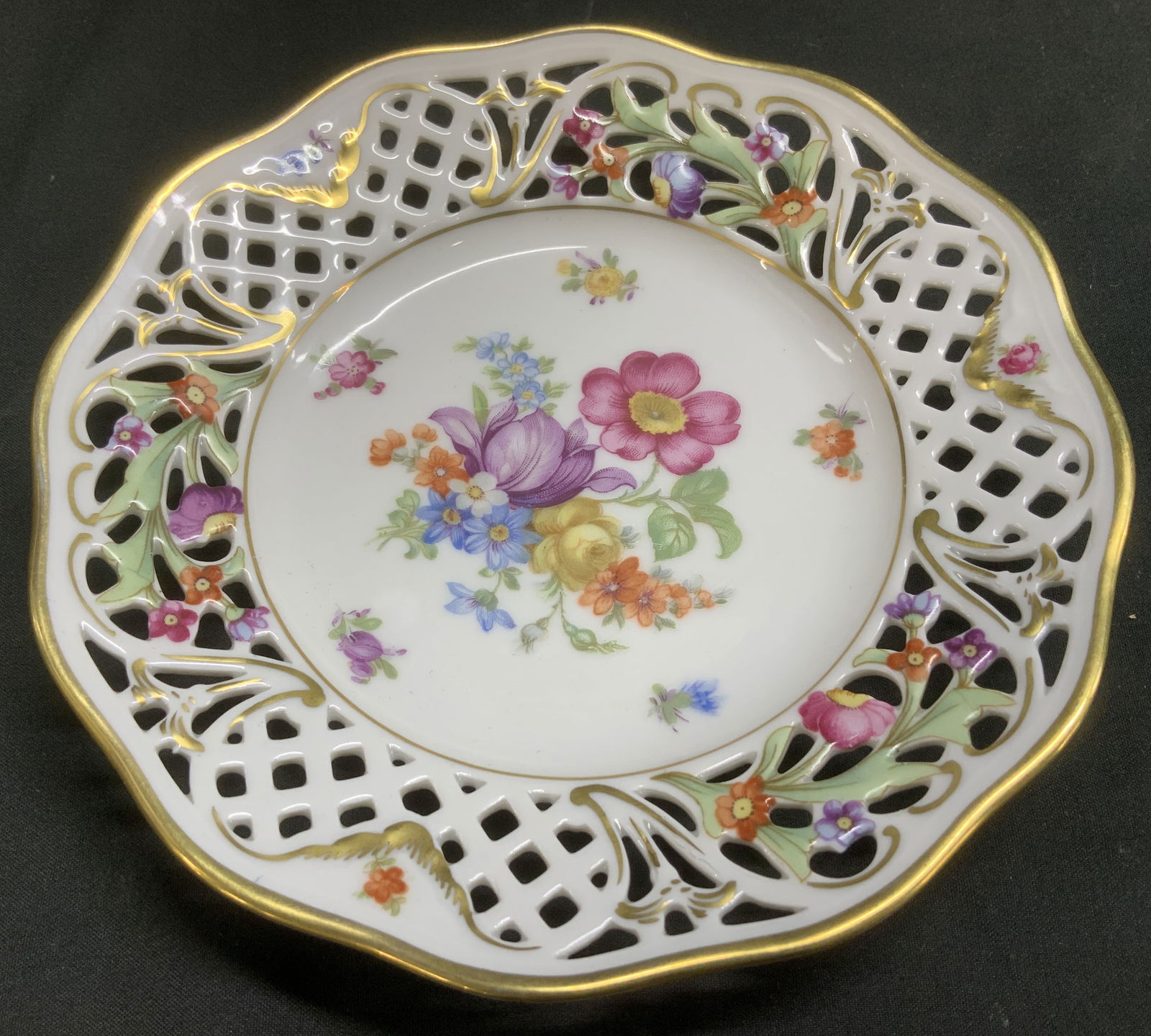 Vtg Schumann Dresden Floral Porc Plate GERMANY: Vintage porcelain plate features a pierced openwork rim & hand painted floral bouquet in center. Gilt accents. Signed & marked on underside. Reads, SCHUMANN ARZBERG GERMANY, DRESDEN LINE 21.