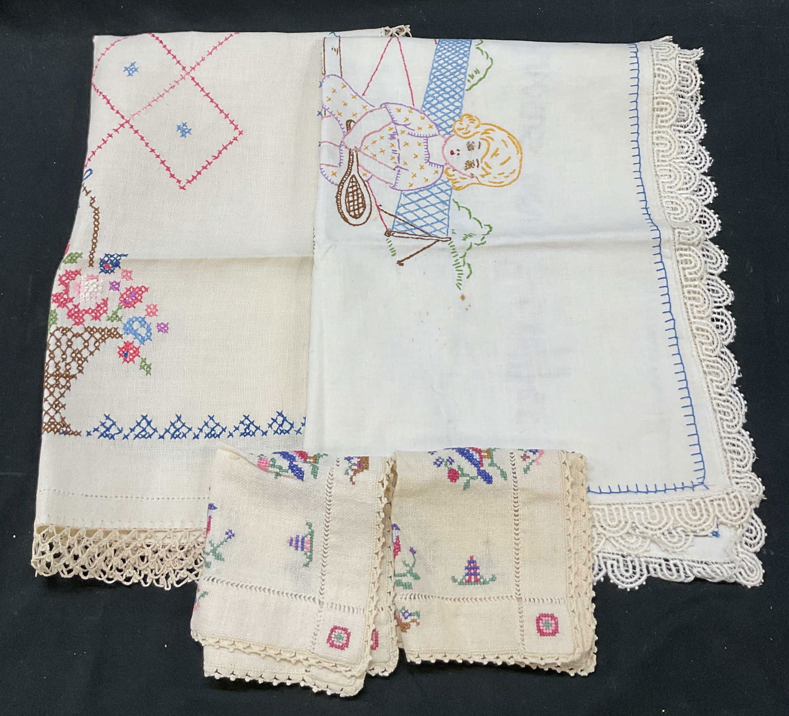 Lot 4 Vintage White Embroidered Table Linens (1 of 14)