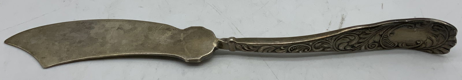 Vtg Rogers & Hamilton Silver Plated Butter Knife: Vintage Rogers & Hamilton silver-plated butter knife features an ornate floral design on handle. Signed & marked. Reads, PAT 1889 ROGERS & HAMILTON. 9. Surface wear consistent to age, use & exposure.