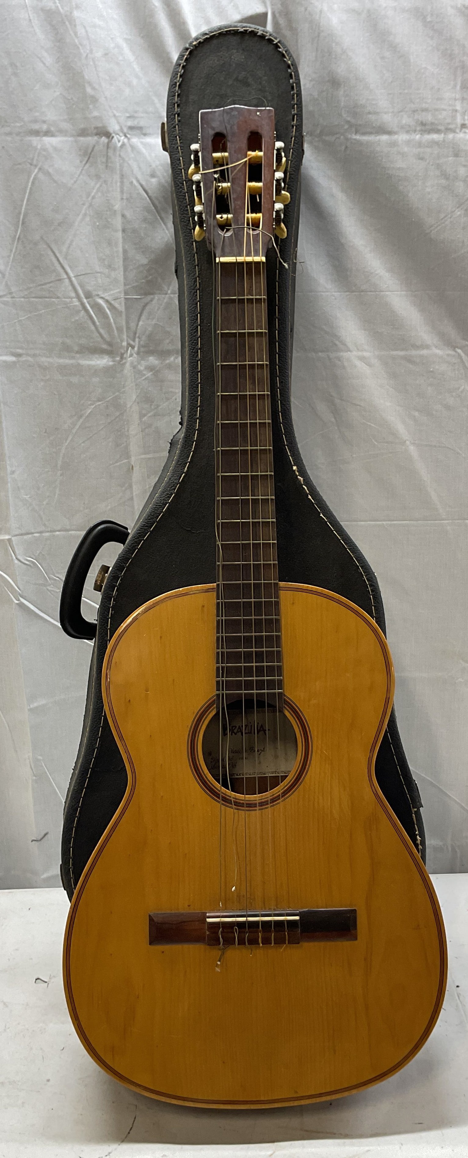 Brazilia Wooden Acoustic Guitar W Case Brazil (1 of 9)