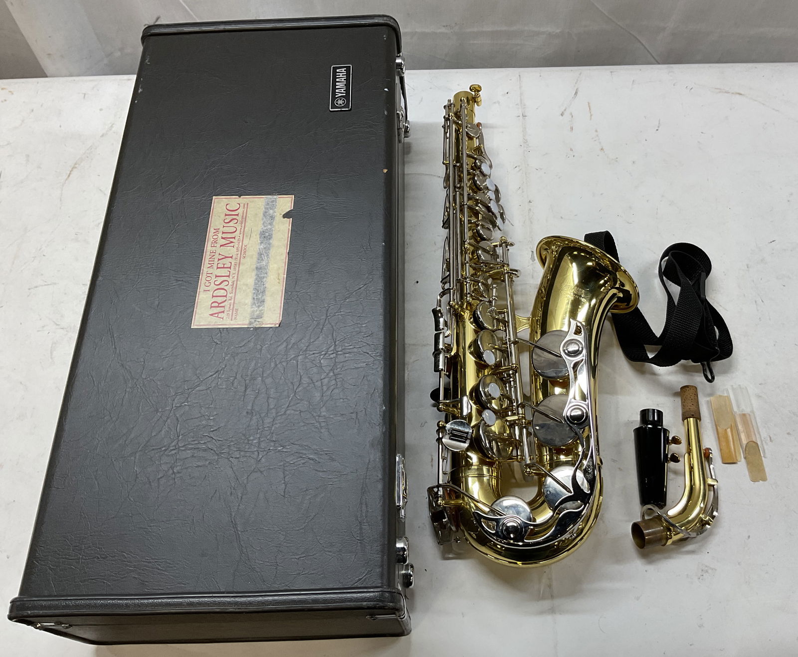 Yamaha YAS 23 Alto Saxophone W Case Japan: Yamaha YAS 23 Alto saxophone. Reads Yamaha YAS 23 382000 Established in 1887 Japan. Comes in Yamaha black leather case. Brass toned. Comes with other pieces and accessories. Saxophone body measures ap