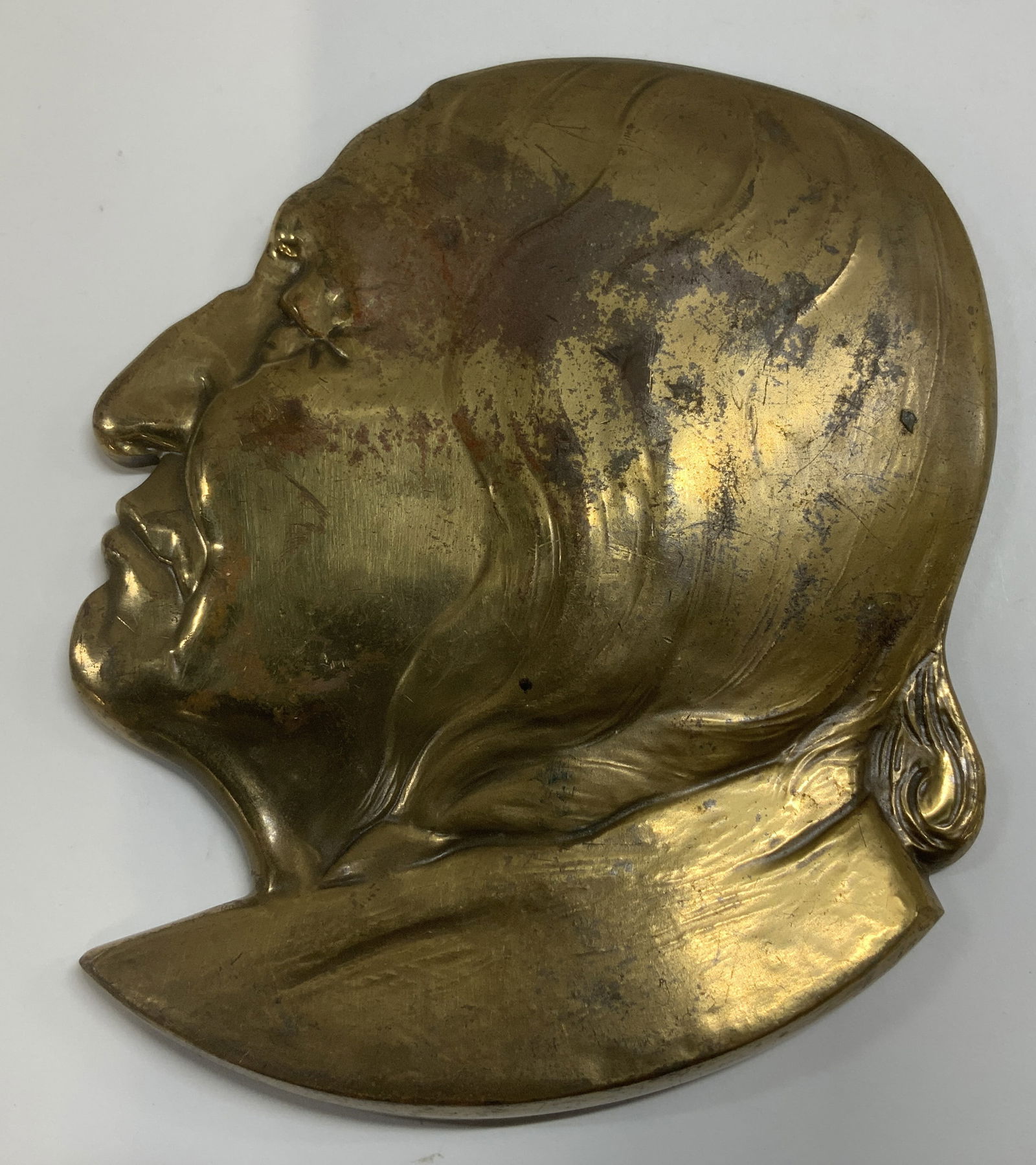 Vtg Solid Brass Head Wall Plaque: Vintage solid brass head wall plaque. Depicts an older gentleman. Piece has some weight. No visible signature or markings. Surface wear consistent to age, use & exposure. Measurements: length 5in x wi