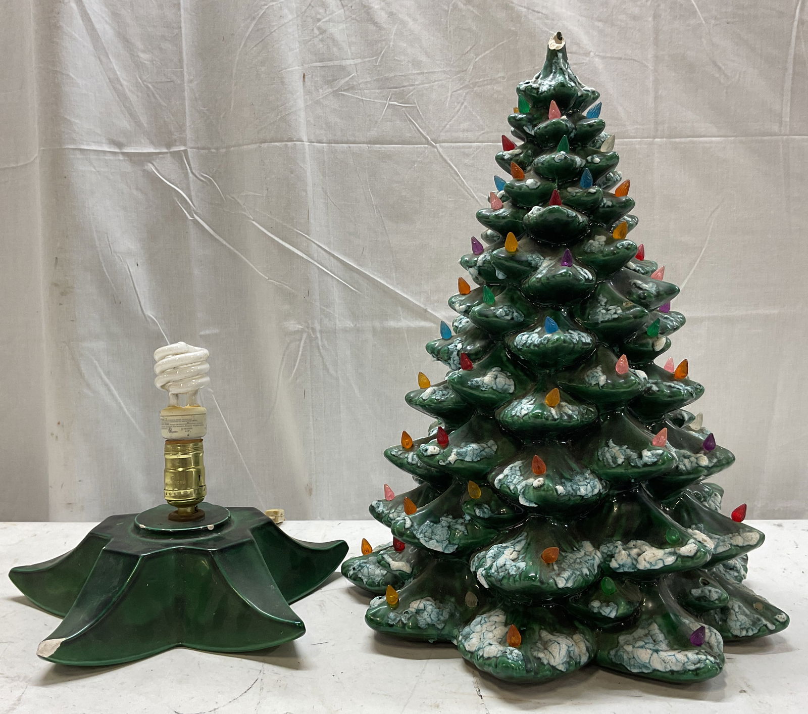1974 Vintage Ceramic Christmas Tree Table Lamp (1 of 12)