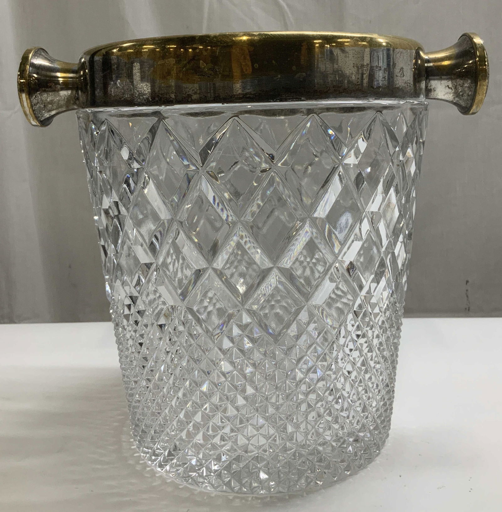 Vtg Silver Plated & Crystal Ice Bucket: Vintage ice bucket features intricate diamond cut patterns & a silver plated rim with gilt accents. Two handles with detailing. Surface wear consistent to age, use & exposure. Measurements: length 10i