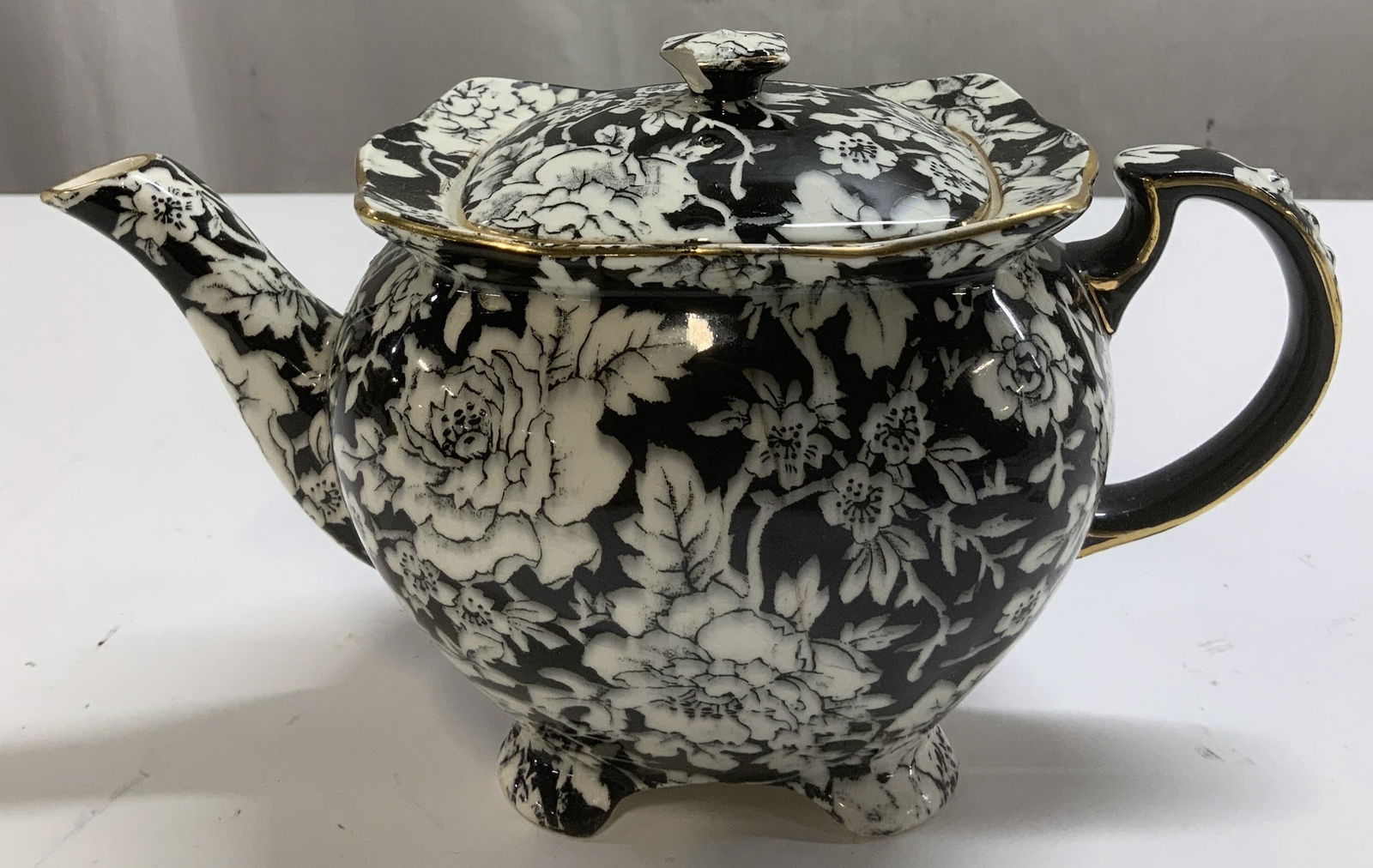 Vtg Royal Winton Grimwares Peony Teapot ENG: Vintage ceramic teapot featuring a black & white floral design. Gilt accents. Signed & marked. Reads, ROYAL WINTON. GRIMWARES MADE IN ENGLAND. PEONY. Surface wear consistent to age, use & exposure. Ch
