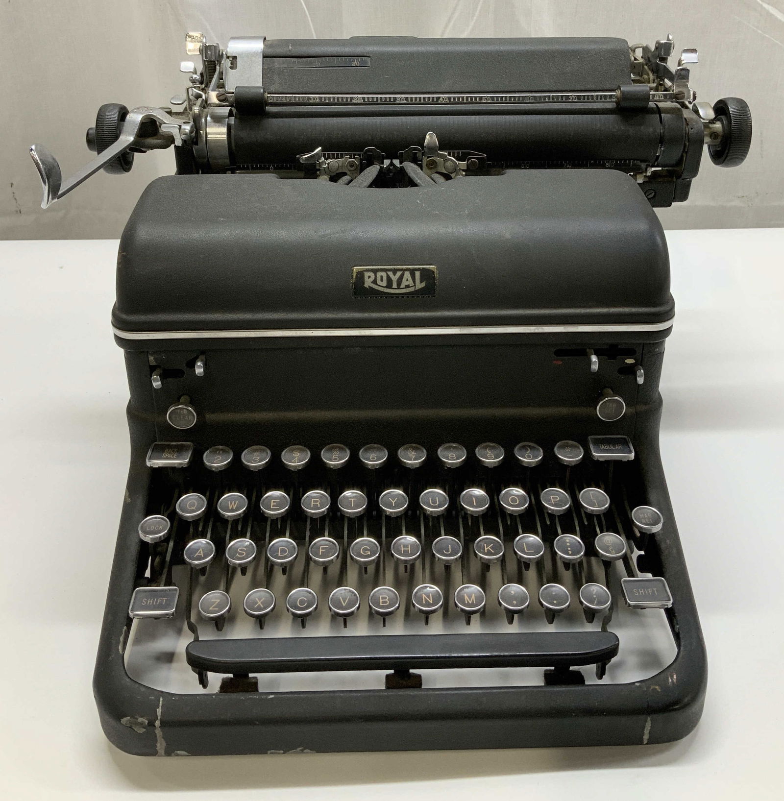 C.1940s Royal KMM Manual Typewriter USA (1 of 6)