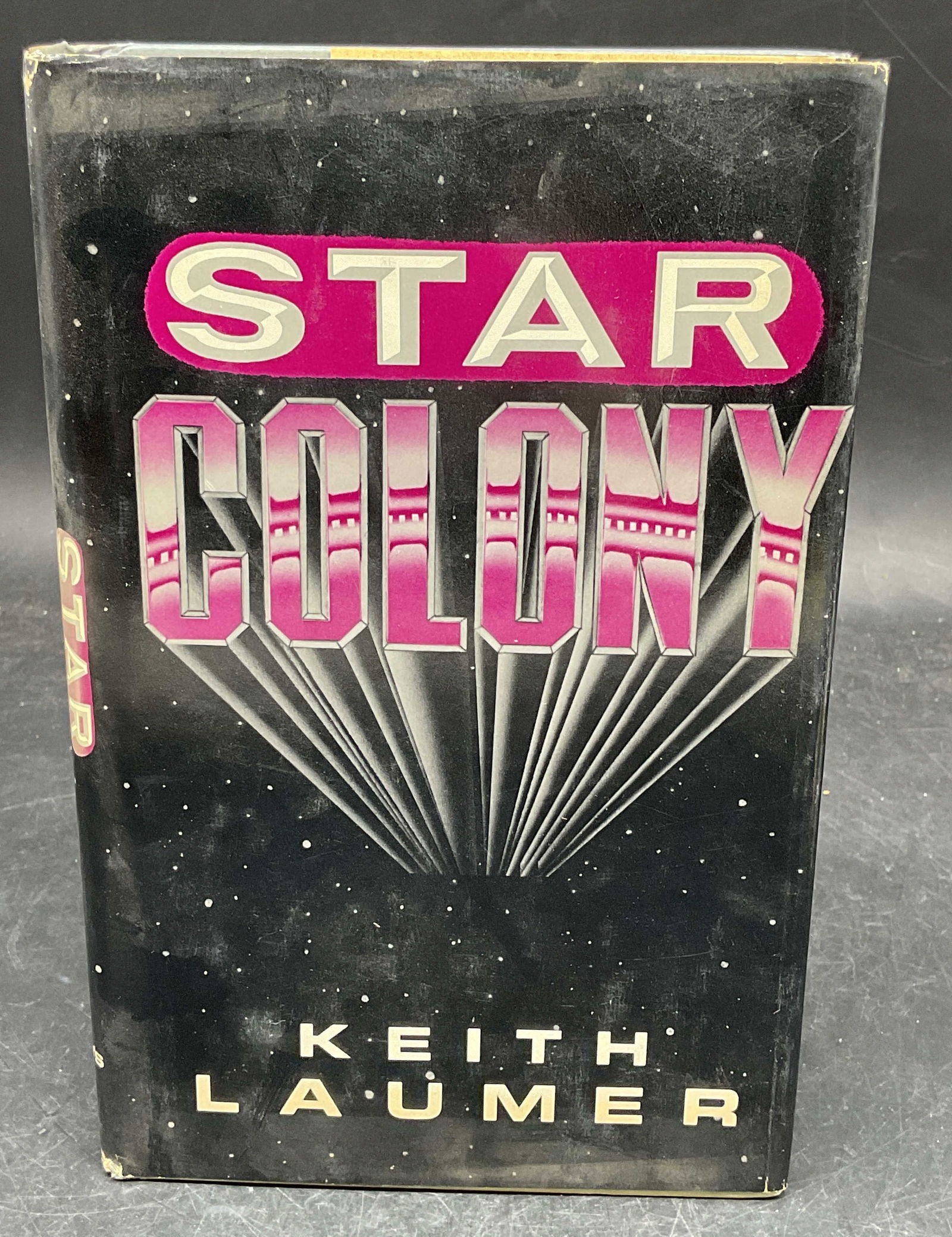 Keith Laumer Star Colony 1st Ed 1981: Hardcover first edition Star Colony by Keith Laumer. St Martins Press, 1981. Measures approx. 8.5 x 5.5 inches. Some wear to cover, pages, and binding consistent with exposure. Book, vintage book, fir