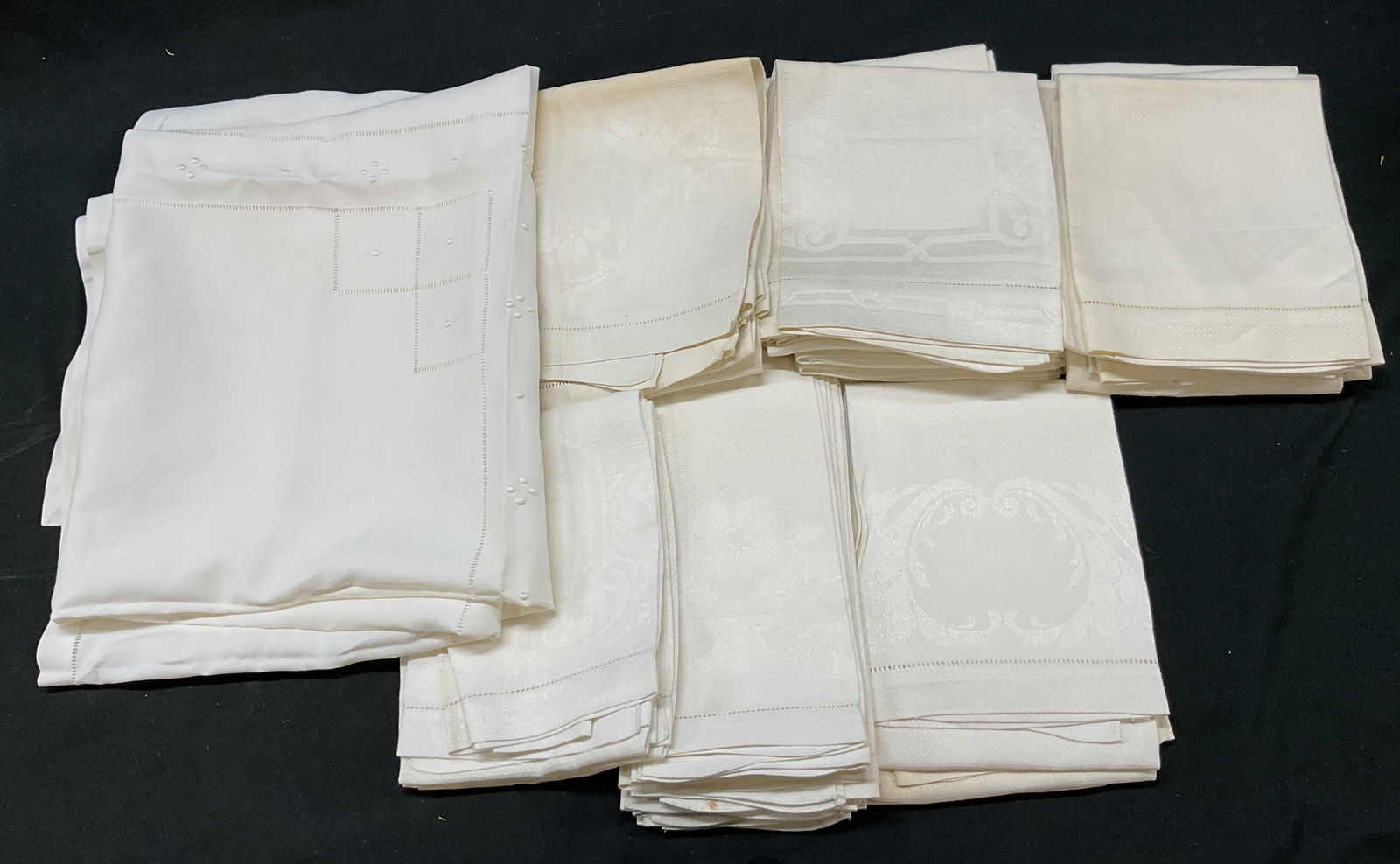 Grp Lot 24 Vintage White Table Linens (1 of 8)