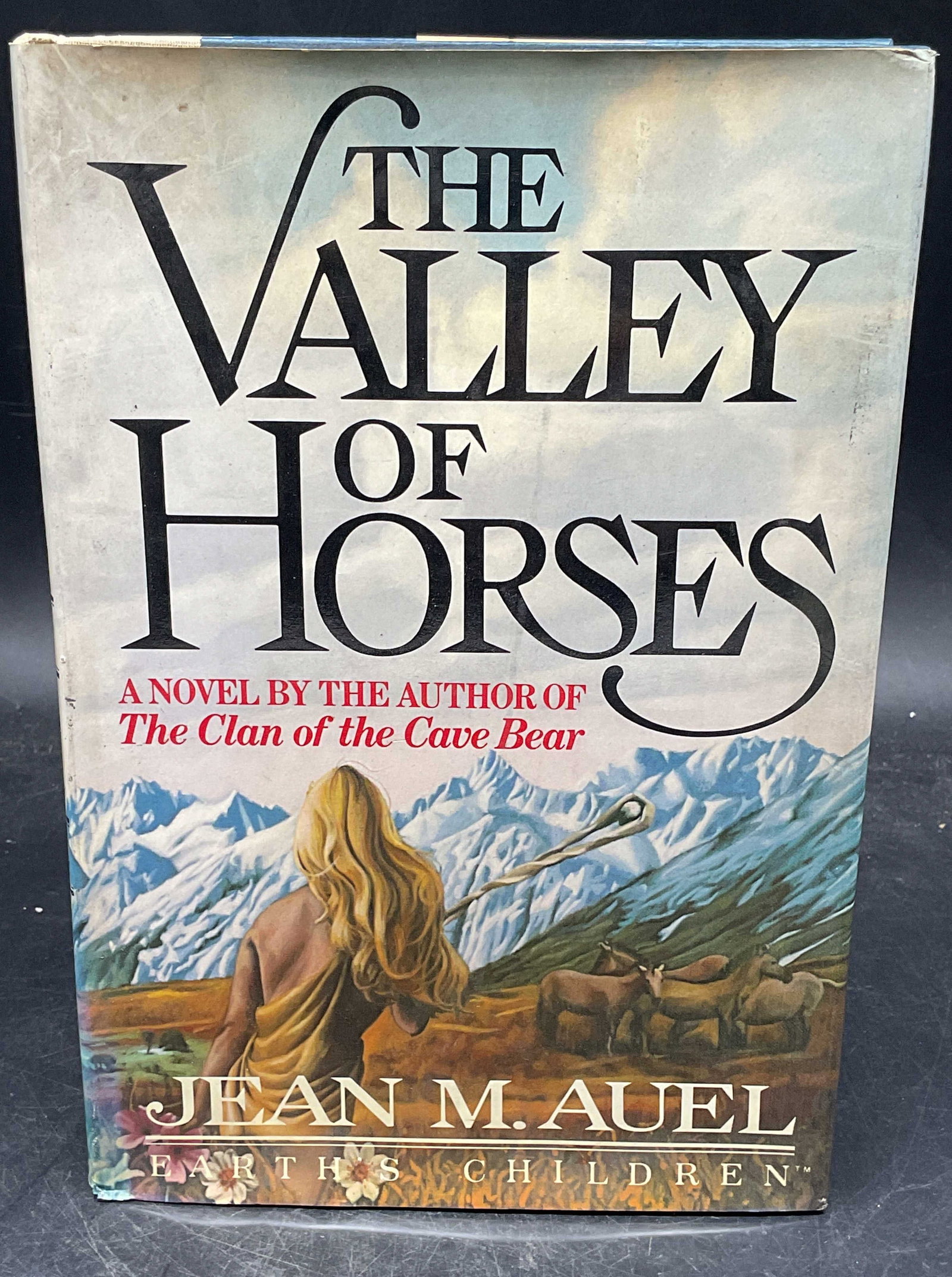 Auel The Valley of Horses 1st Edition 1982: Hardcover first edition The Valley of Horses by Jen M Auel. Crown, 1982. Measures approx. 9.5 x 6.5 inches. Some wear to cover, pages, and binding consistent with exposure. Book, vintage book, first e