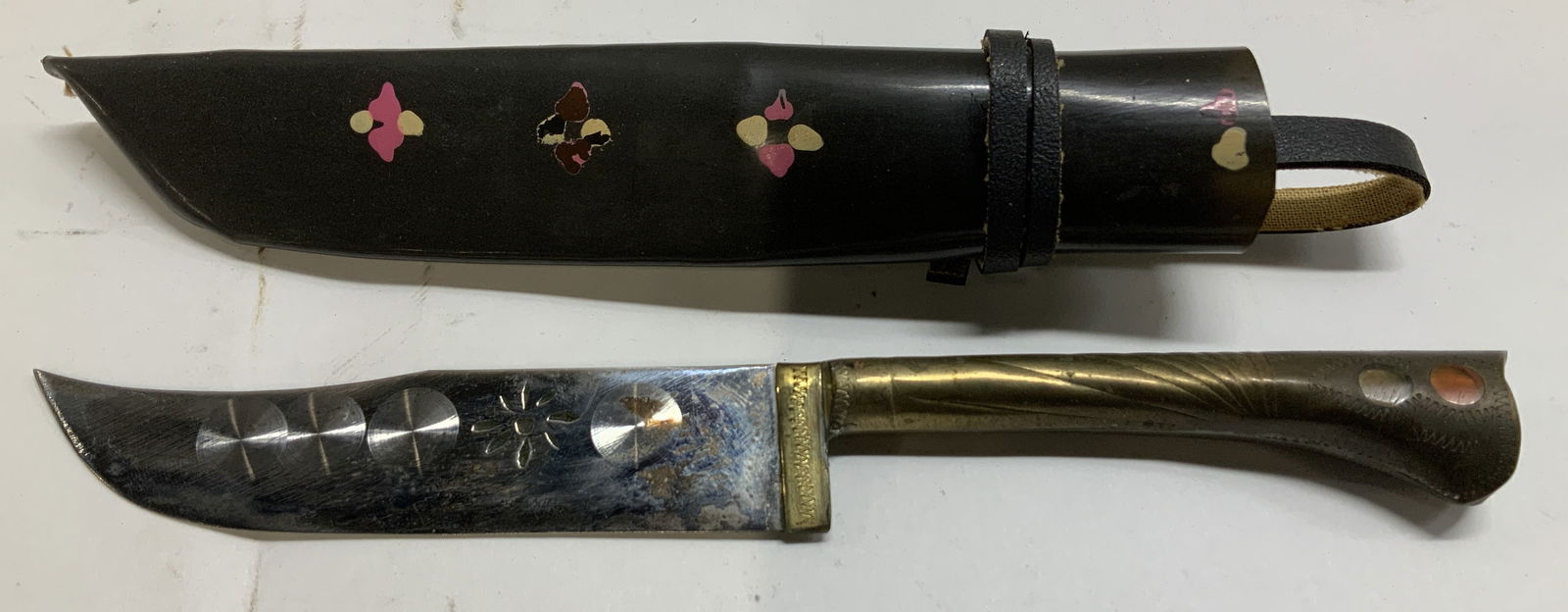 Vtg Brass Uzbek Style Knife W Sheath: Vintage Uzbek style knife features a brass handle & stainless blade. Blade features circular & star like engravings. Comes with sheath. No visible signature or markings. Surface wear consistent to age