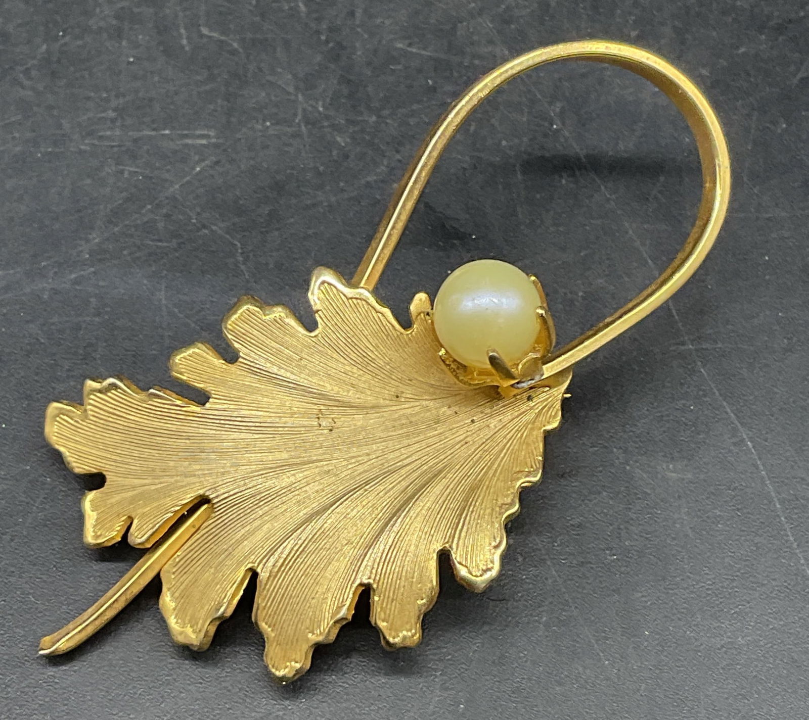 Vintage Gold Tone Faux Pearl Leaf Brooch: Vintage gold tone faux pearl leaf brooch. Measures approx. 2.25 x 1 inches. Some scratching. Jewelry, estate jewelry, costume jewelry, cocktail jewelry, fashion jewelry, accessories, fashion accessori