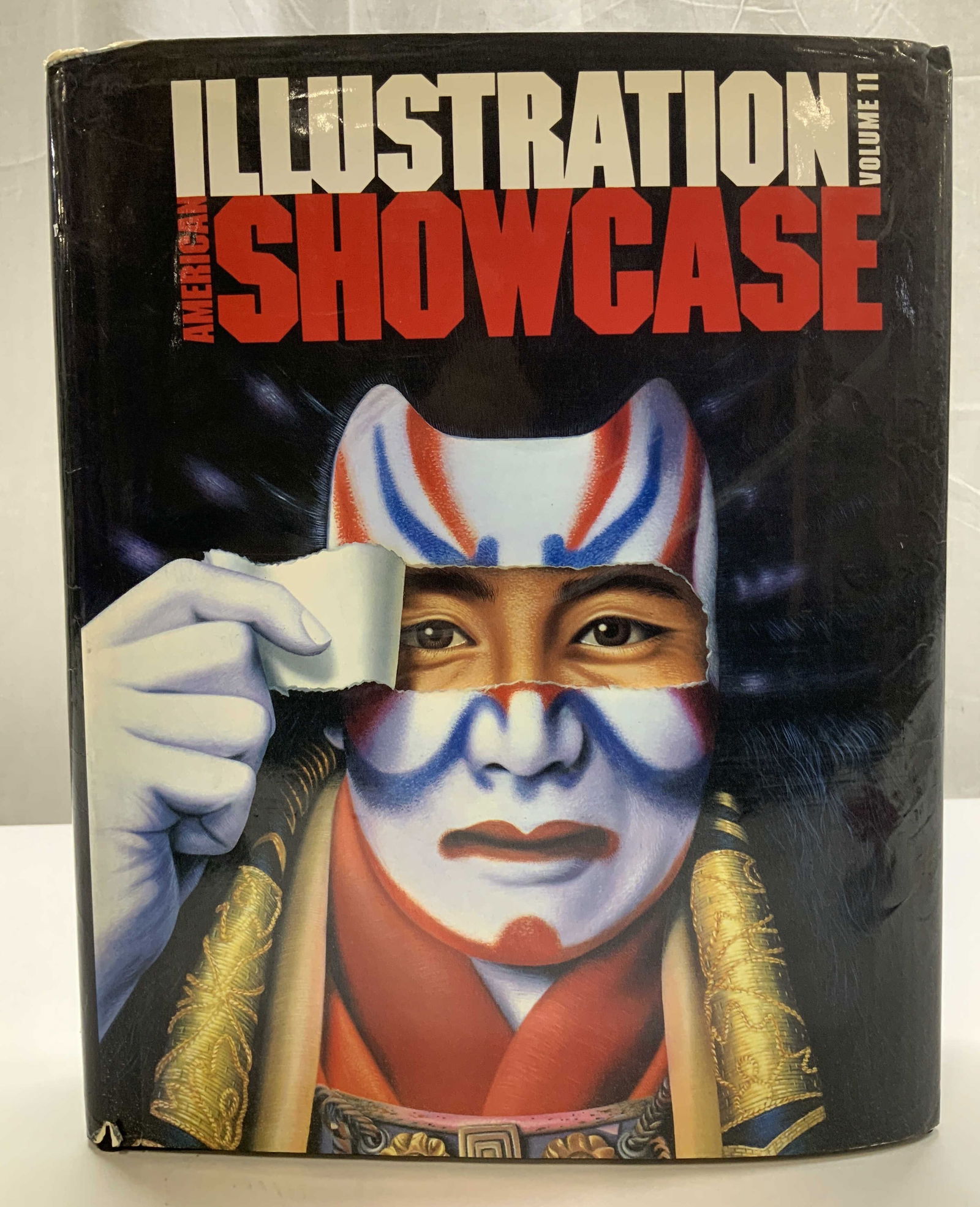 1988 American Illustration Showcase Vol 11 Bok: American Illustration Showcase. Volume 11. Printed in Japan. Published by American Showcase, Inc. Copyright 1988. Book features various illustrations. Surface wear consistent to age, use &