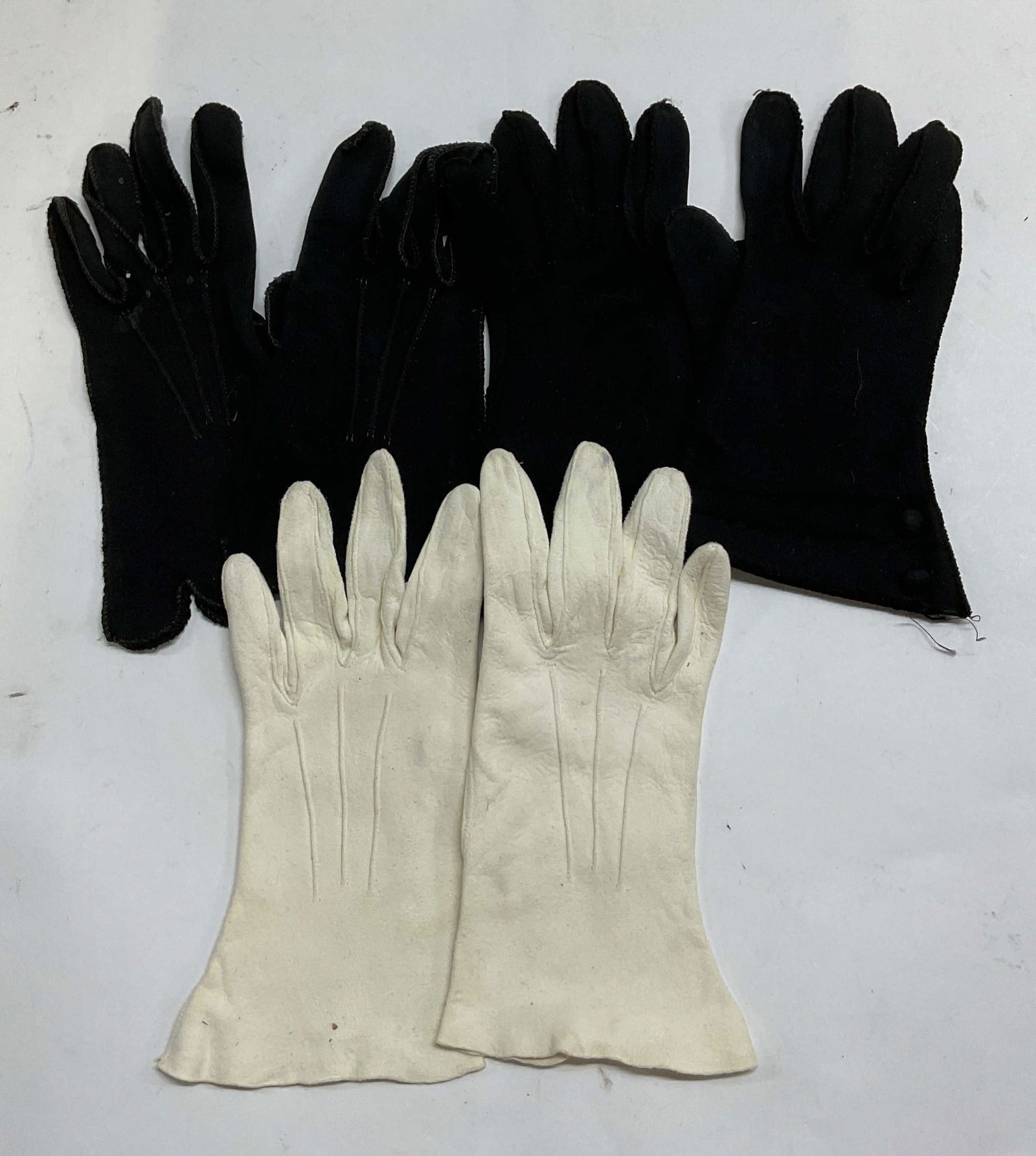 Lot 3 Vintage Black & White Suede Gloves (1 of 14)