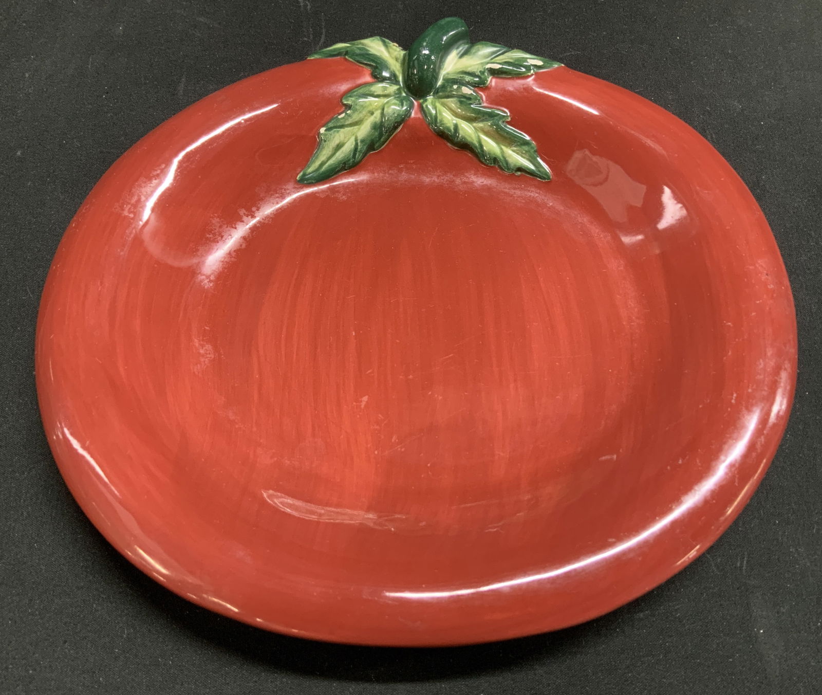 Vtg Fitz & Floyd Essentials Red Tomato Plate: Vintage Fitz & Floyd Essentials red tomato plate features raised green leaves at top. Glossy finish. Signed & marked on underside. Reads, FITZ & FLOYD. ESSENTIALS. Surface wear consistent to age,