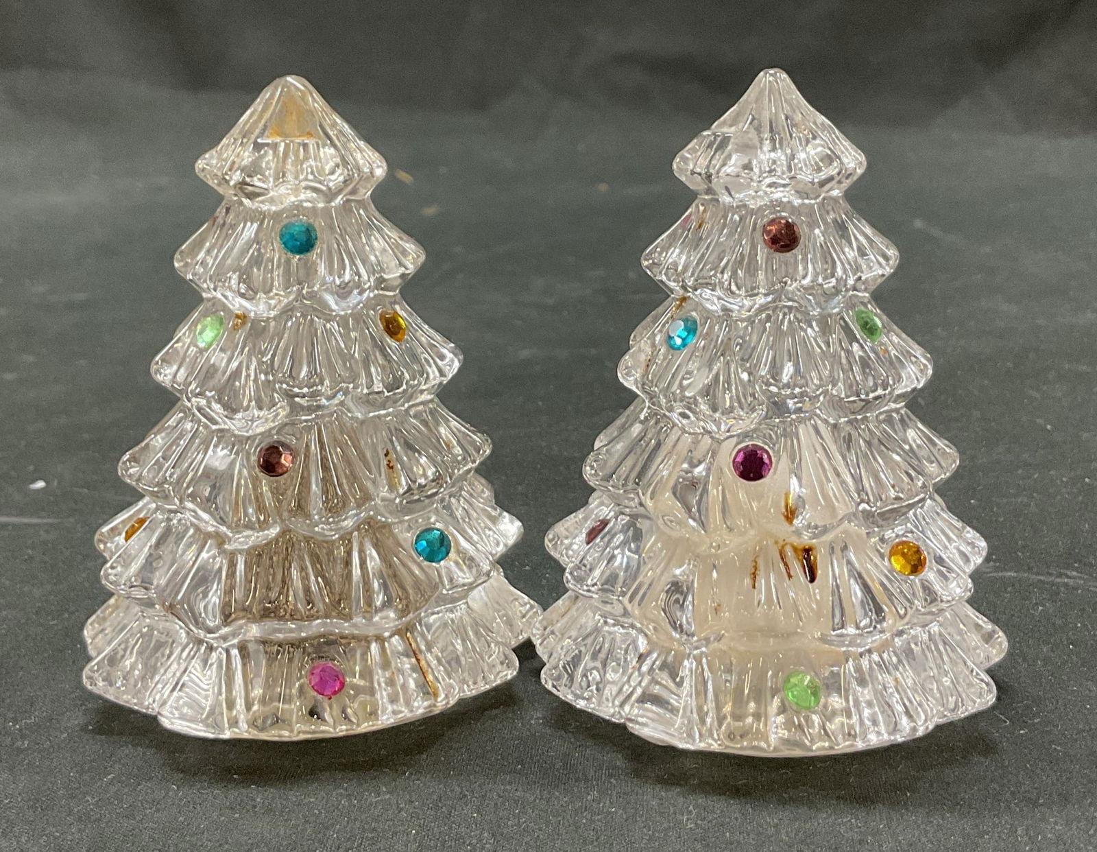 Lenox Crystal Xmas Tree Salt&Pep Shakers Germany: Lenox crystal Christmas tree salt and pepper shakers. Marked on underside, reads Full Lead Crystal Lenox Made In Germany. Christmas tree shapes with scalloped edges and intricate details. Adorned with