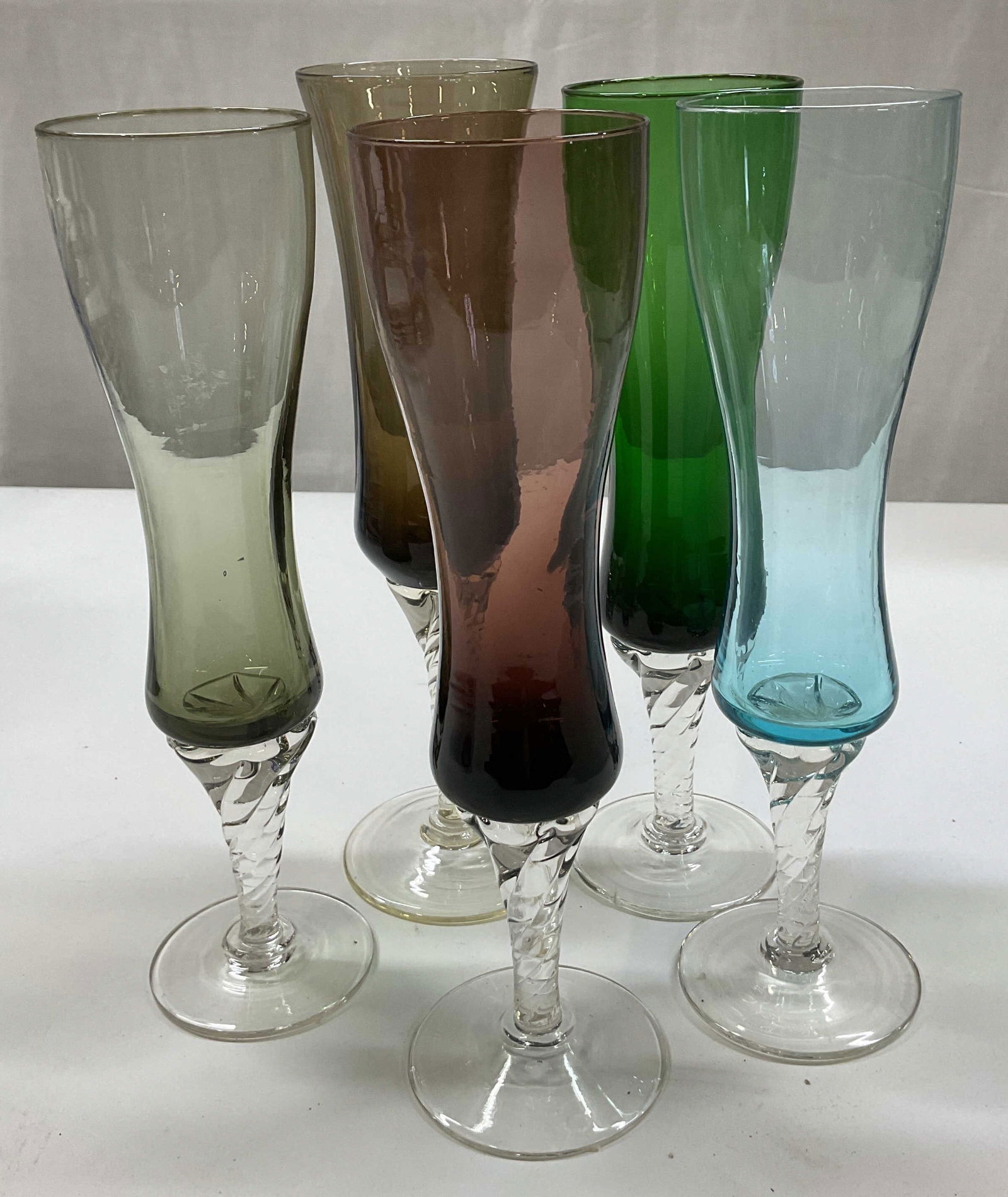 Set 5 Colorful Glass Champagne Flutes (1 of 11)