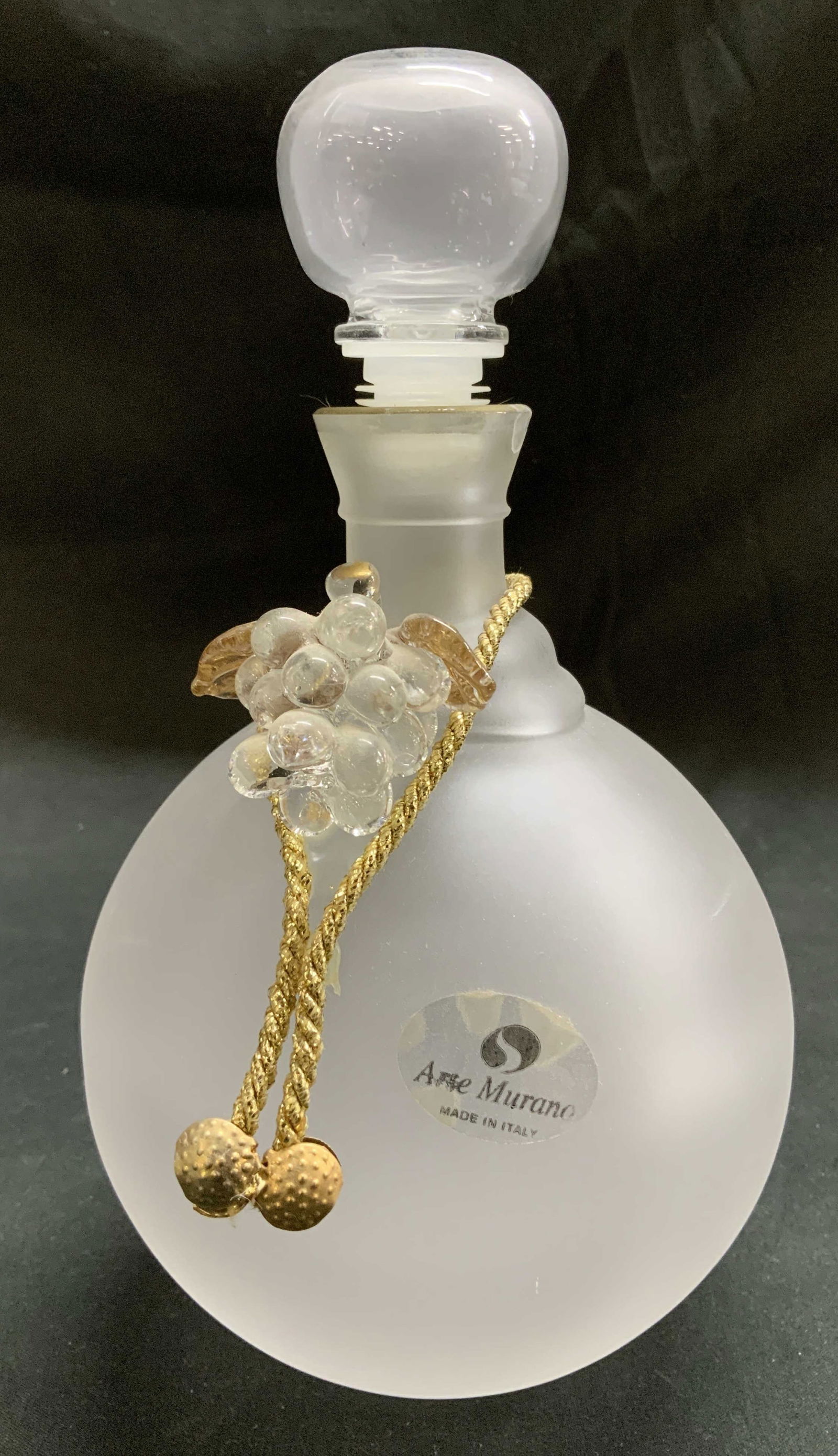 Arte Murano Frosted Glass Decanter ITALY: Arte Murano frosted glass decanter featuring a glass stopper. Center features a cluster of grapes & gold rope accent. Signed & marked. Reads, ARTE MURANO. MADE IN ITALY. Surface wear consistent to age