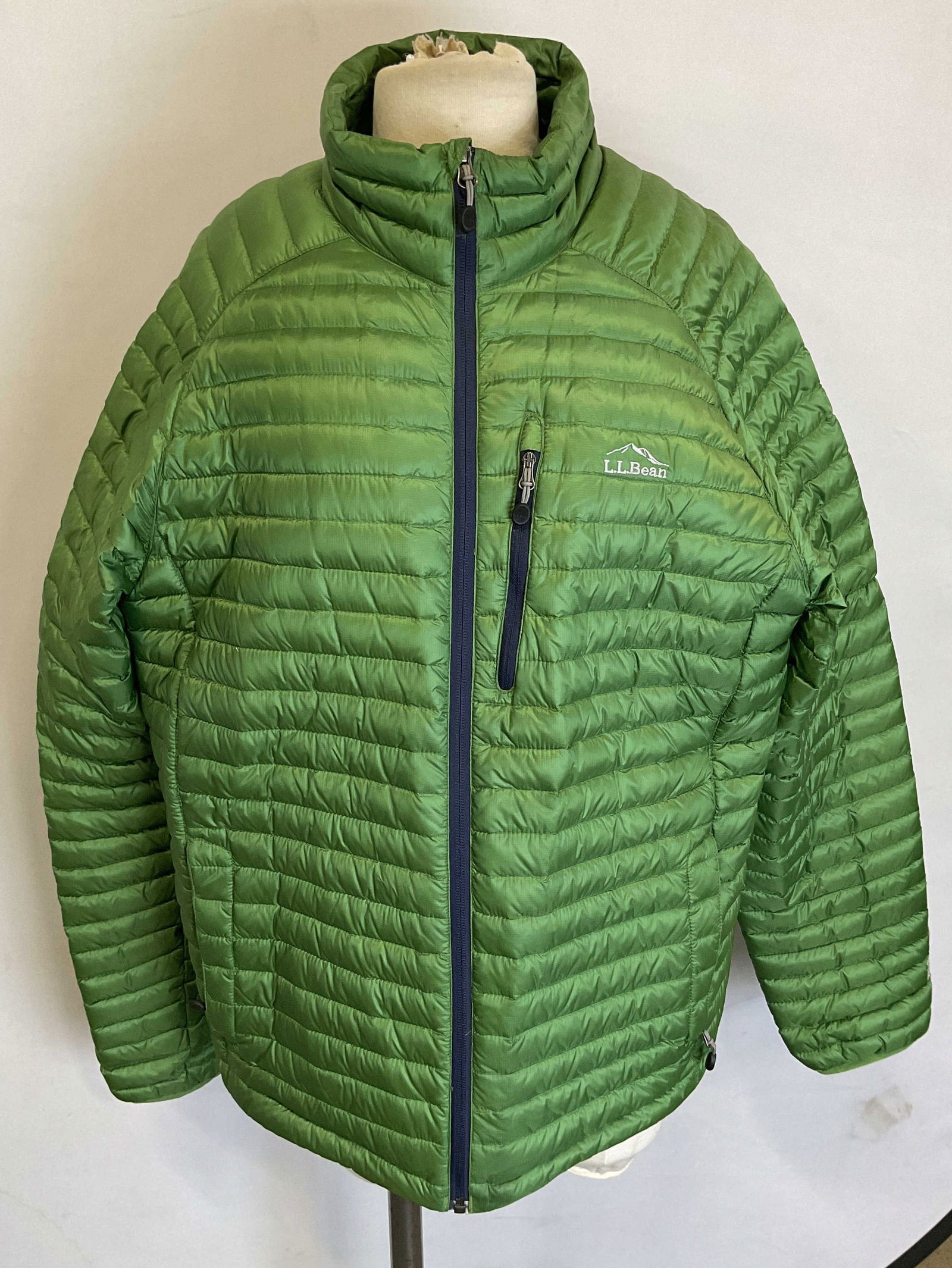 L.L. Bean Green Zipper Puffer Quilt Jacket: L.L. Bean green zipper puffer quilt jacket. Nylon material. Embroidered L.L. Bean logo. Collared jacket. Front pockets with zippers. Zipper top to bottom. Inside tag with information as
