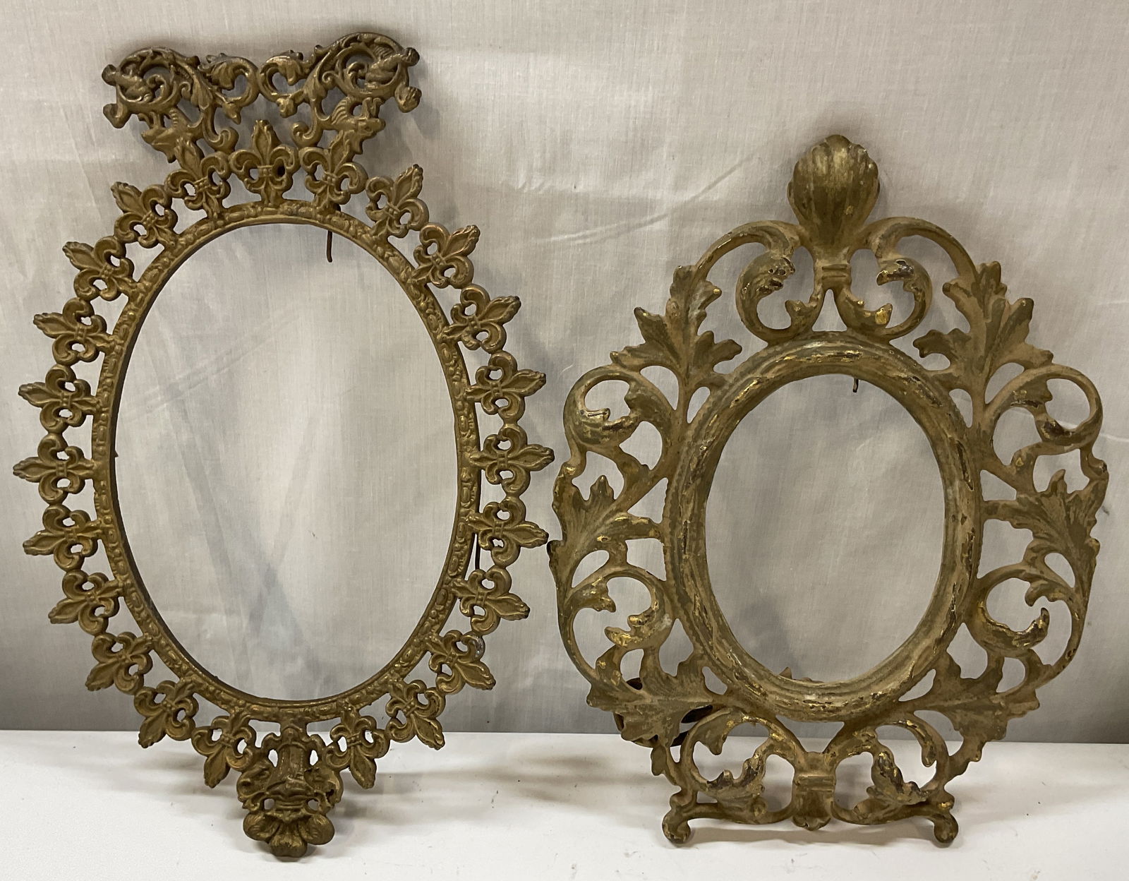 Lot 2 Antq Rococo Style Brass Toned Oval Frames (1 of 8)