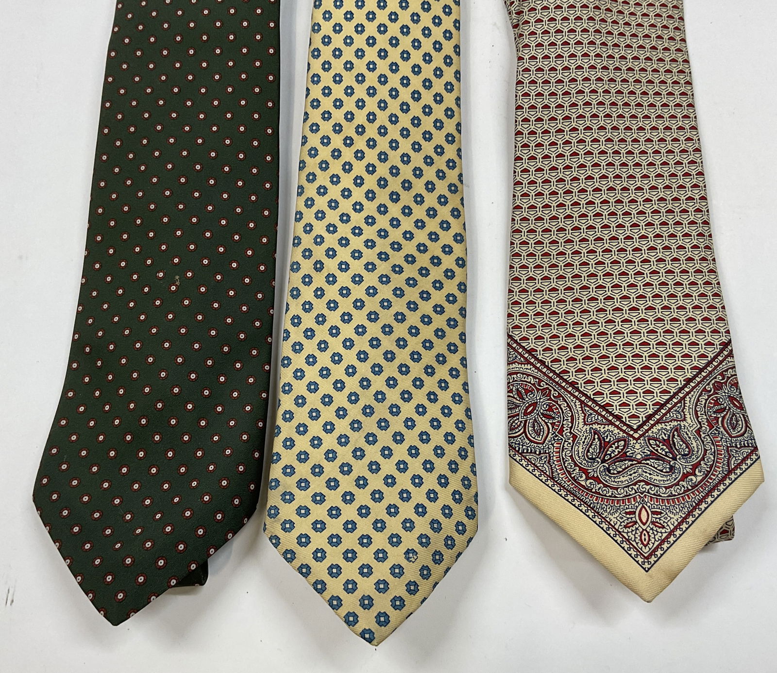Lot 3 Christopher Hunter+ Silk Neck Ties Italy+: Lot of 3 silk neck ties. Christopher Hunter, silk material, made in Italy. Sussex, silk material, hand printed in England. Italian All Silk Hand Made. Greens, yellows, reds. Floral motif